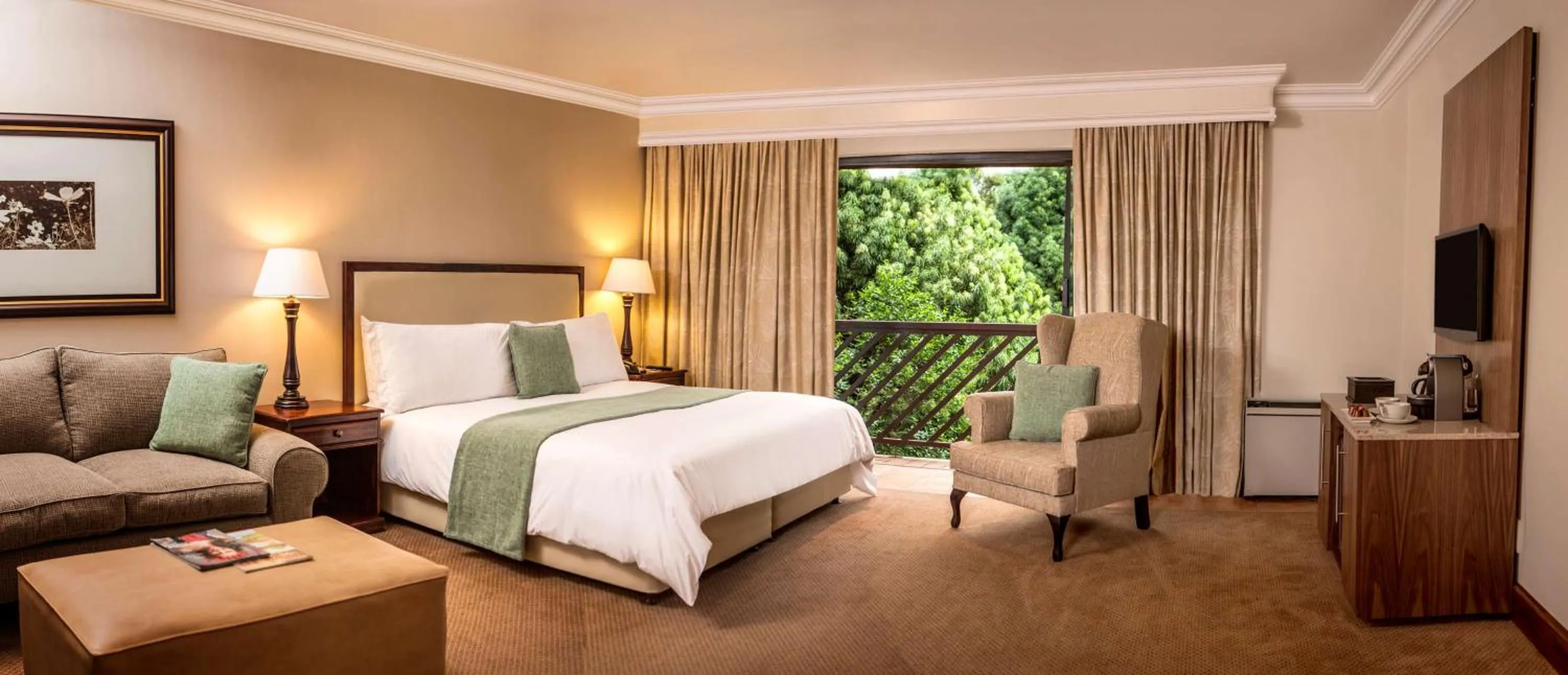 Photo of the whole room, Bed in Drakensberg Sun Resort