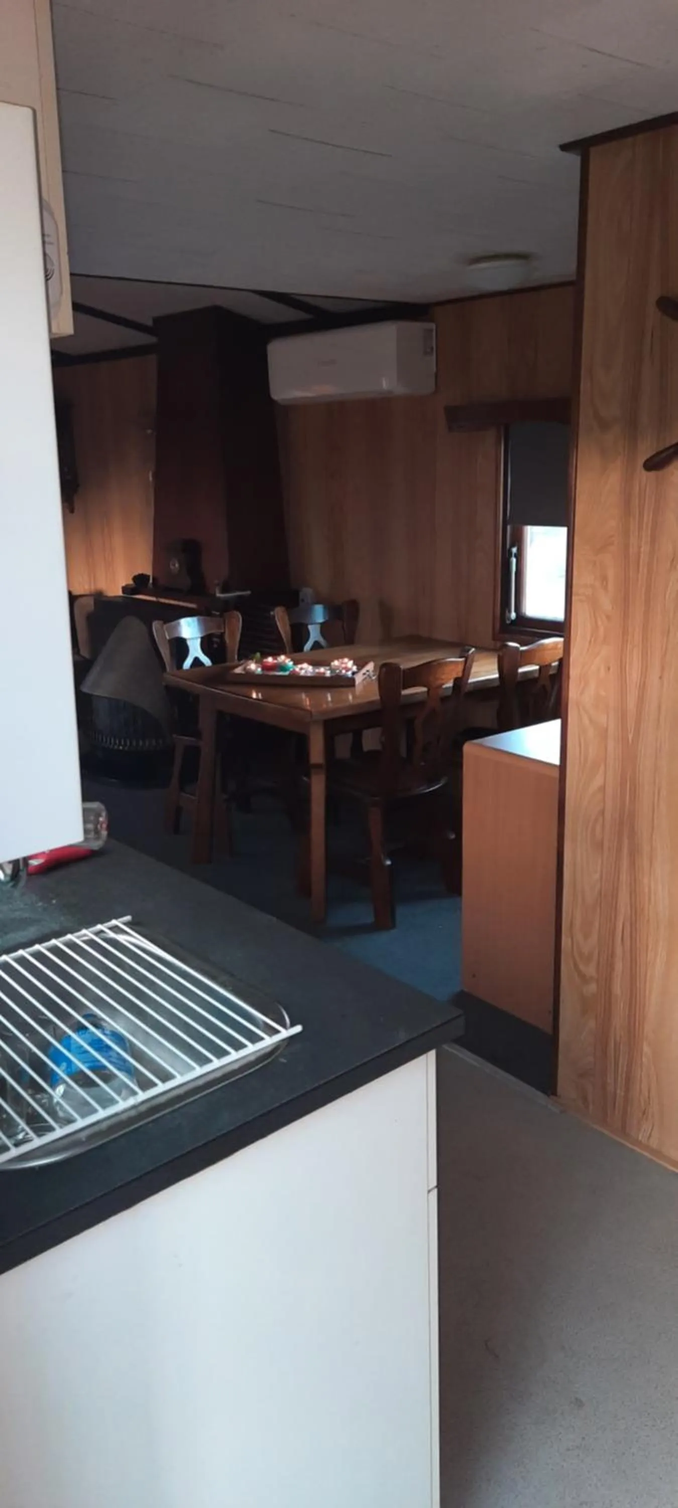 Unieke vriendenkamer met bedstedes tot 11 personen en 2 rustig gelegen chalets 2 en 4 persoons te huur!