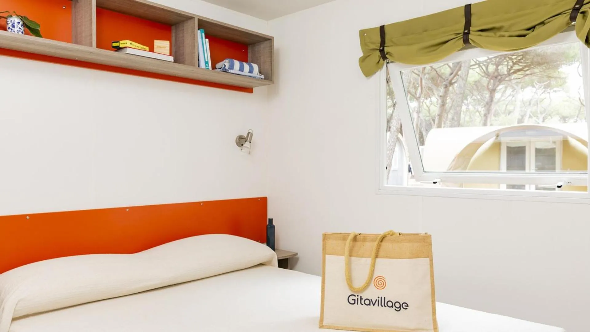 Photo of the whole room, Bed in Gitavillage Argentario