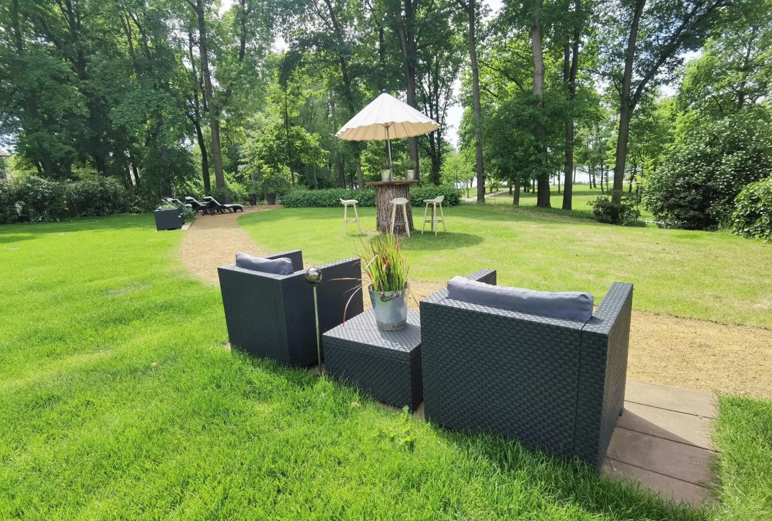 Garden in Victoria Suites