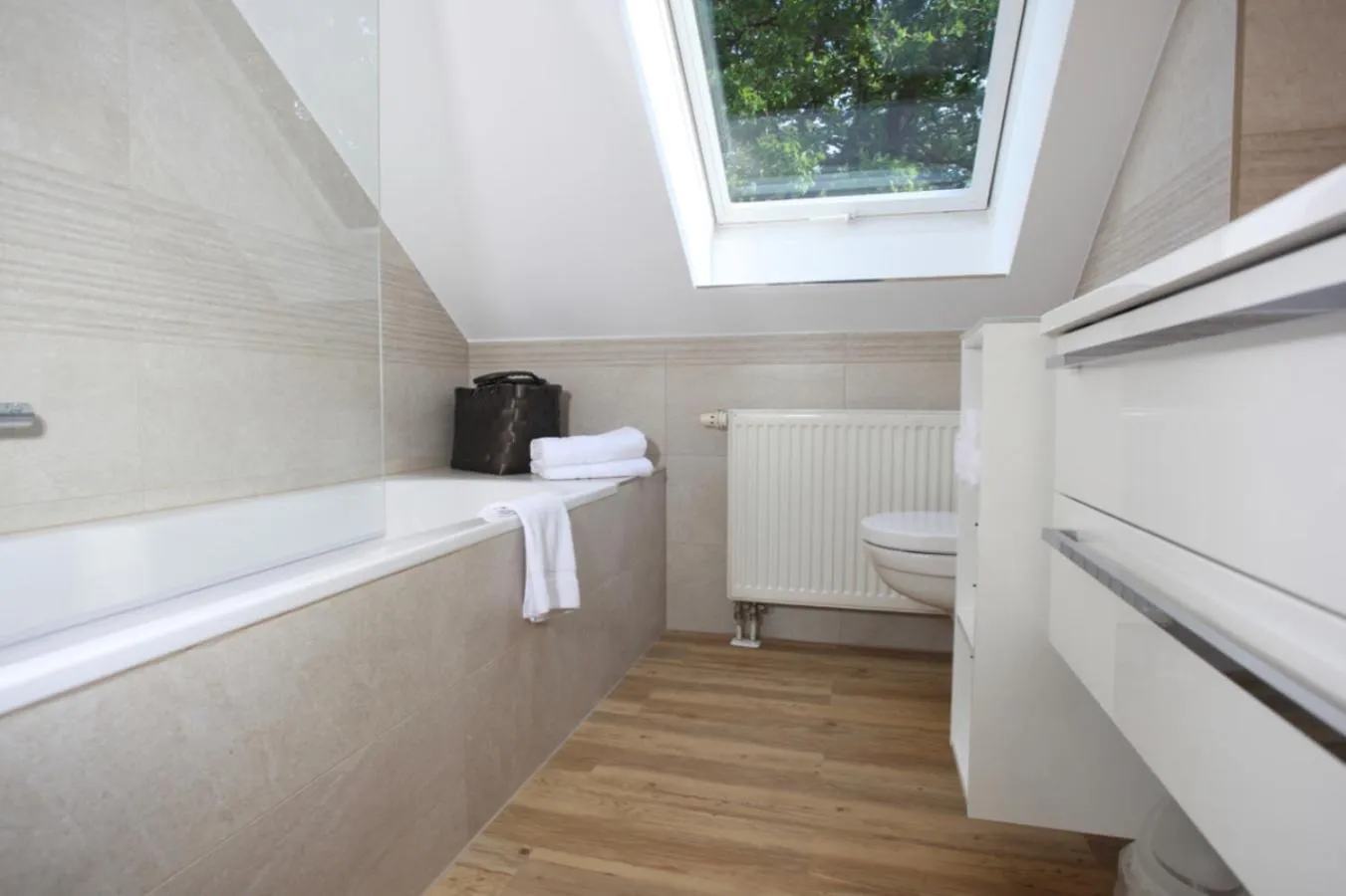 Shower in Victoria Suites