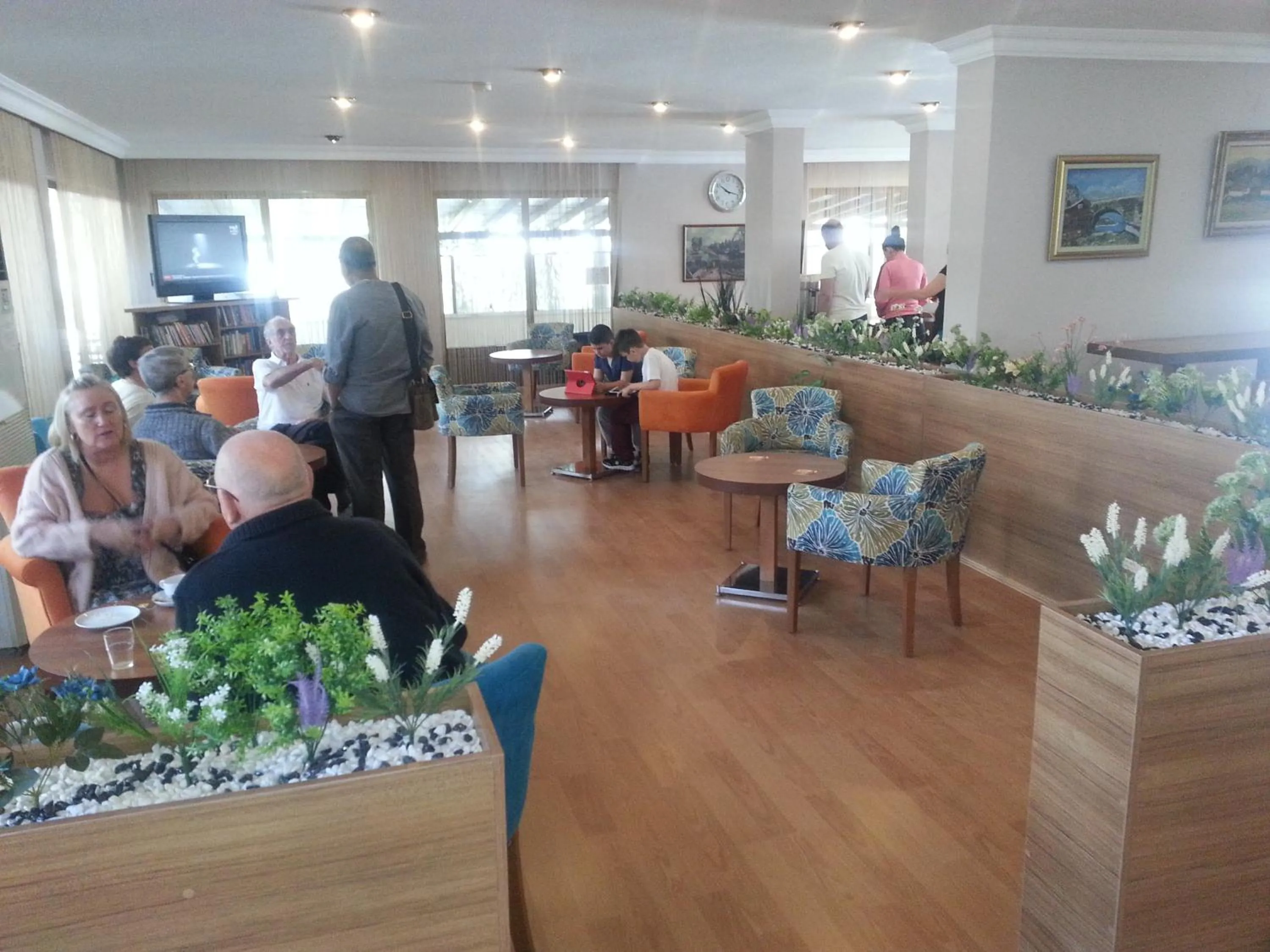 Communal lounge/ TV room in Nazar Hotel