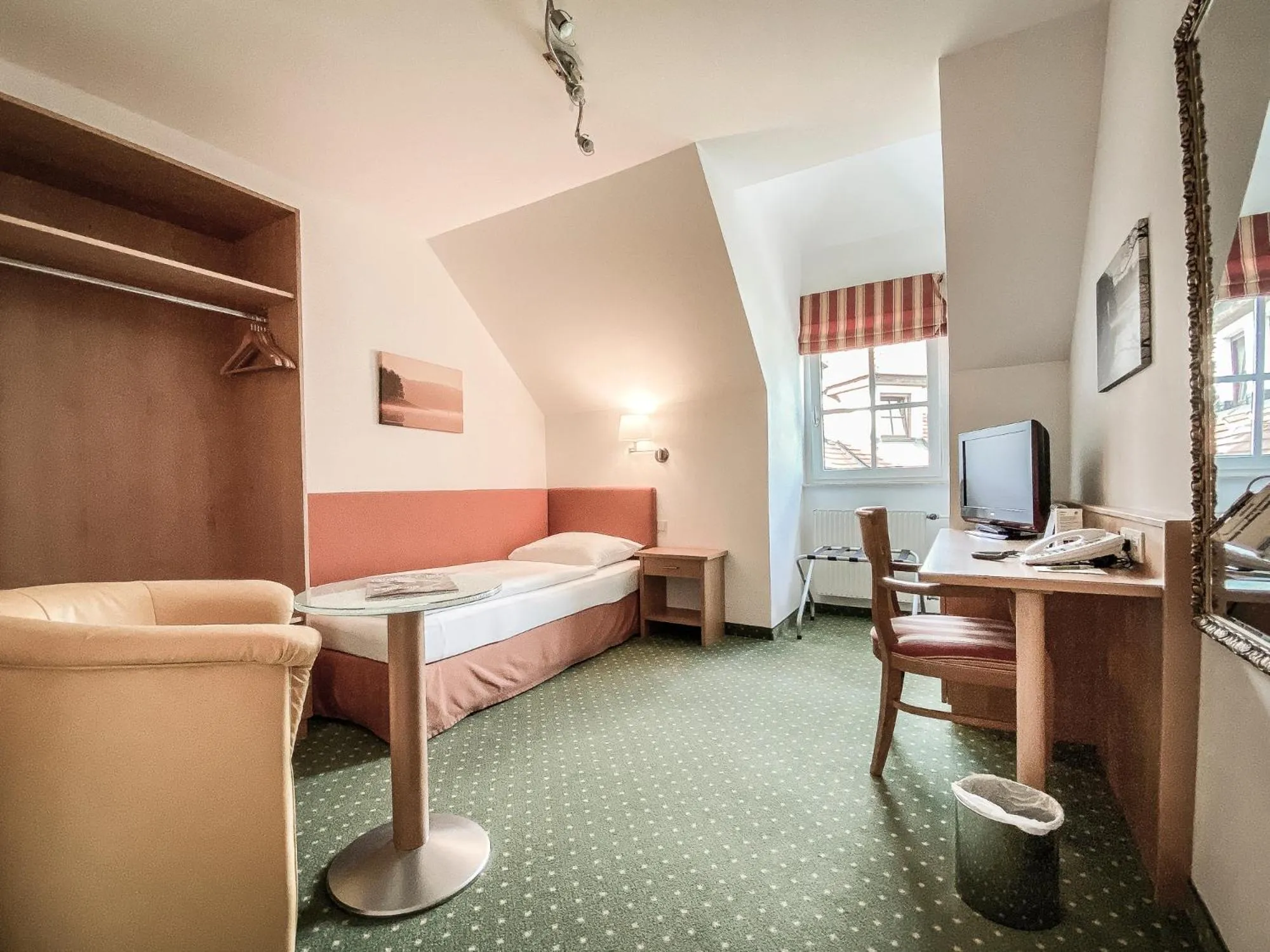 Photo of the whole room, Bed in Faulenzerhotel