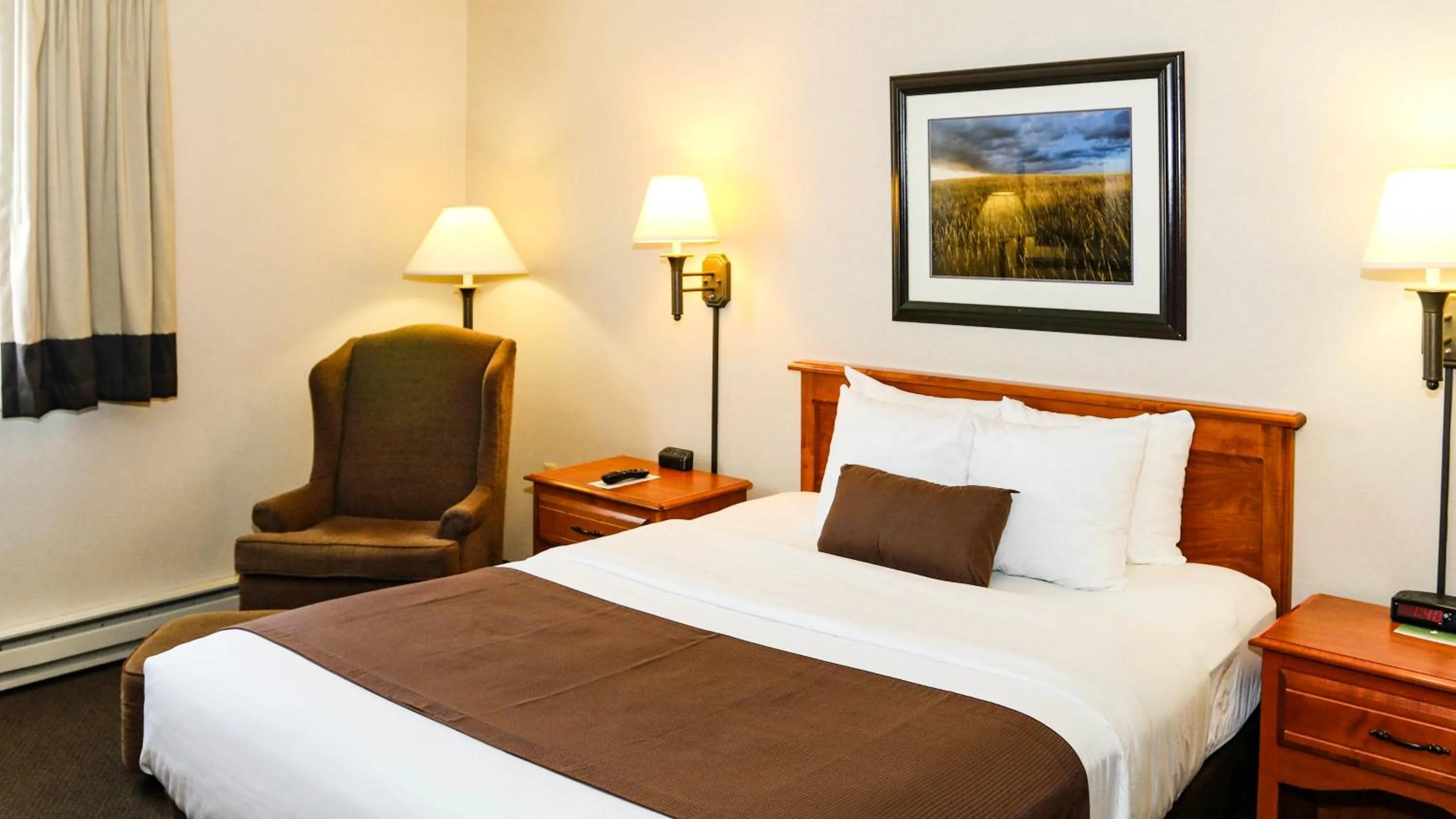 Bedroom, Bed in Studio 6 - Minot, ND