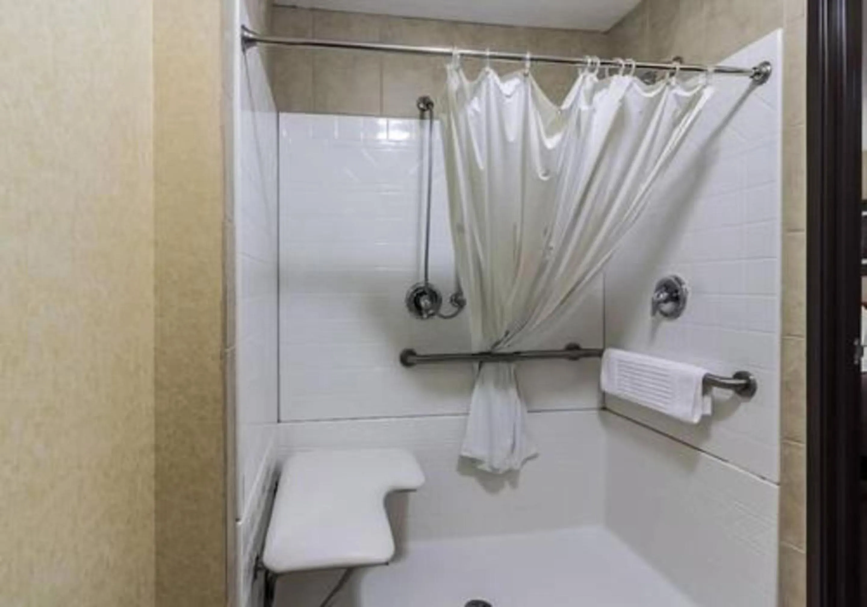 Bathroom in Studio 6 - Minot, ND