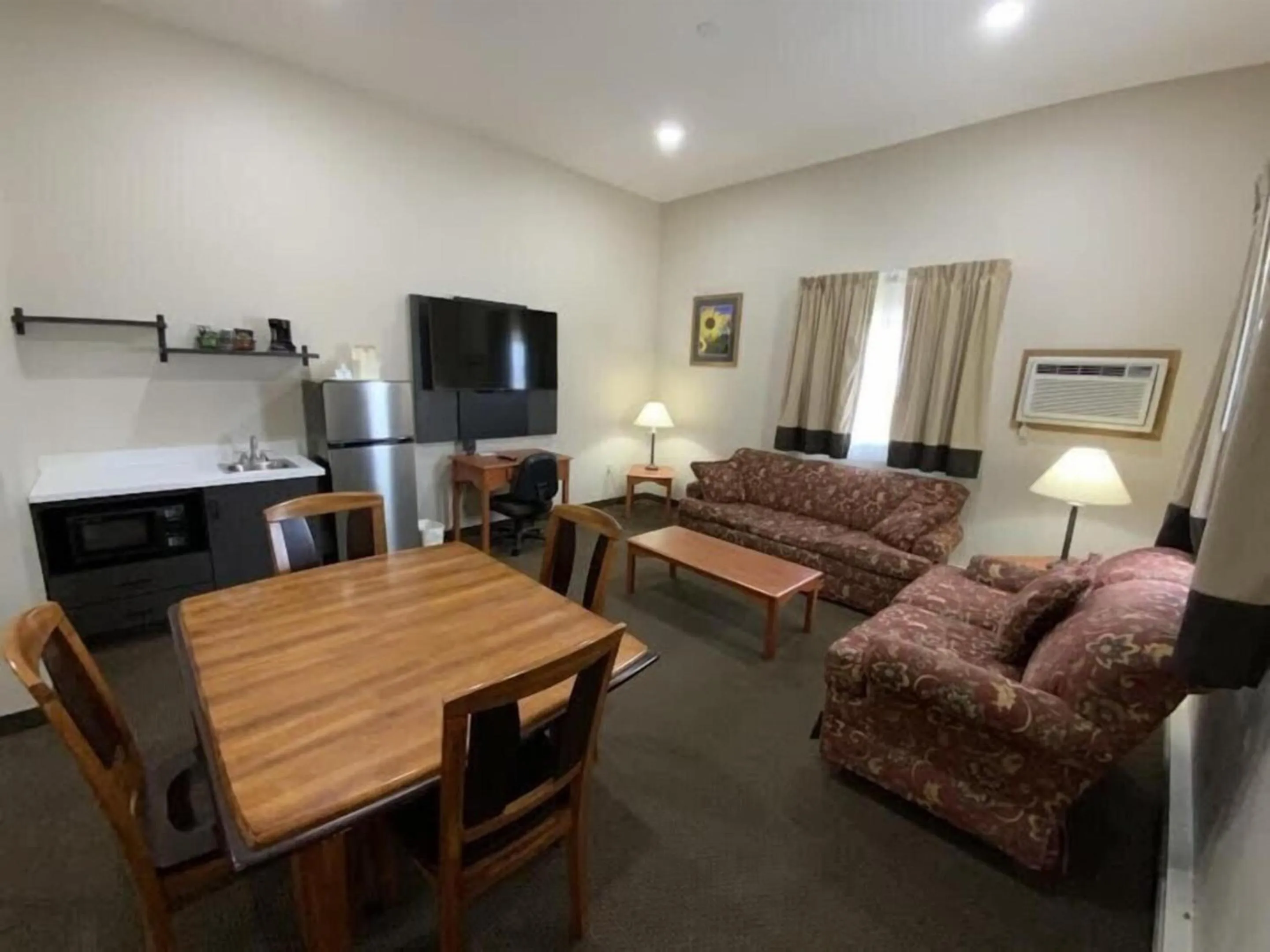 TV and multimedia in Studio 6 - Minot, ND