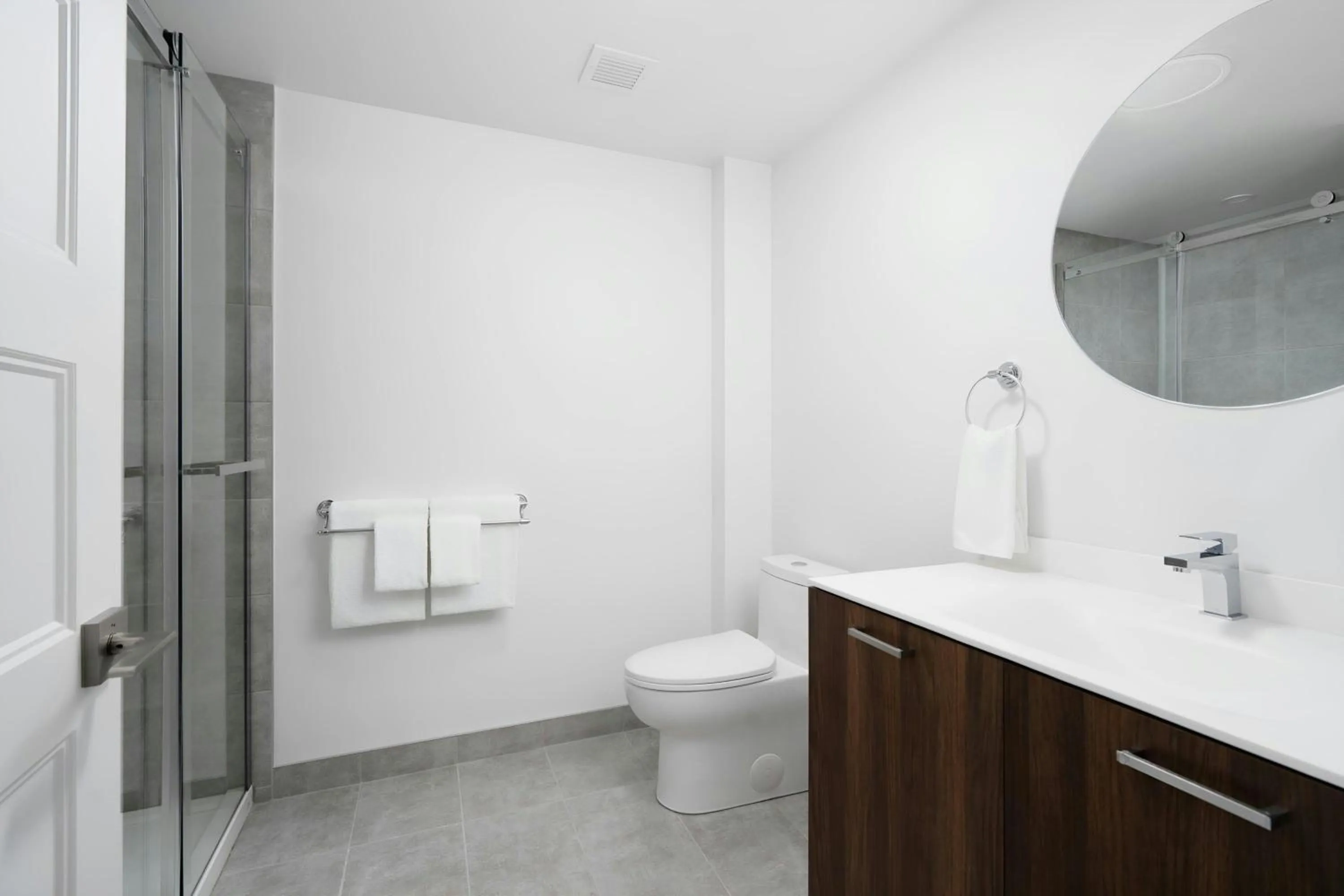 Bathroom in Sonder by Marriott Bonvoy Gare Saint Denis Apartments Downtown