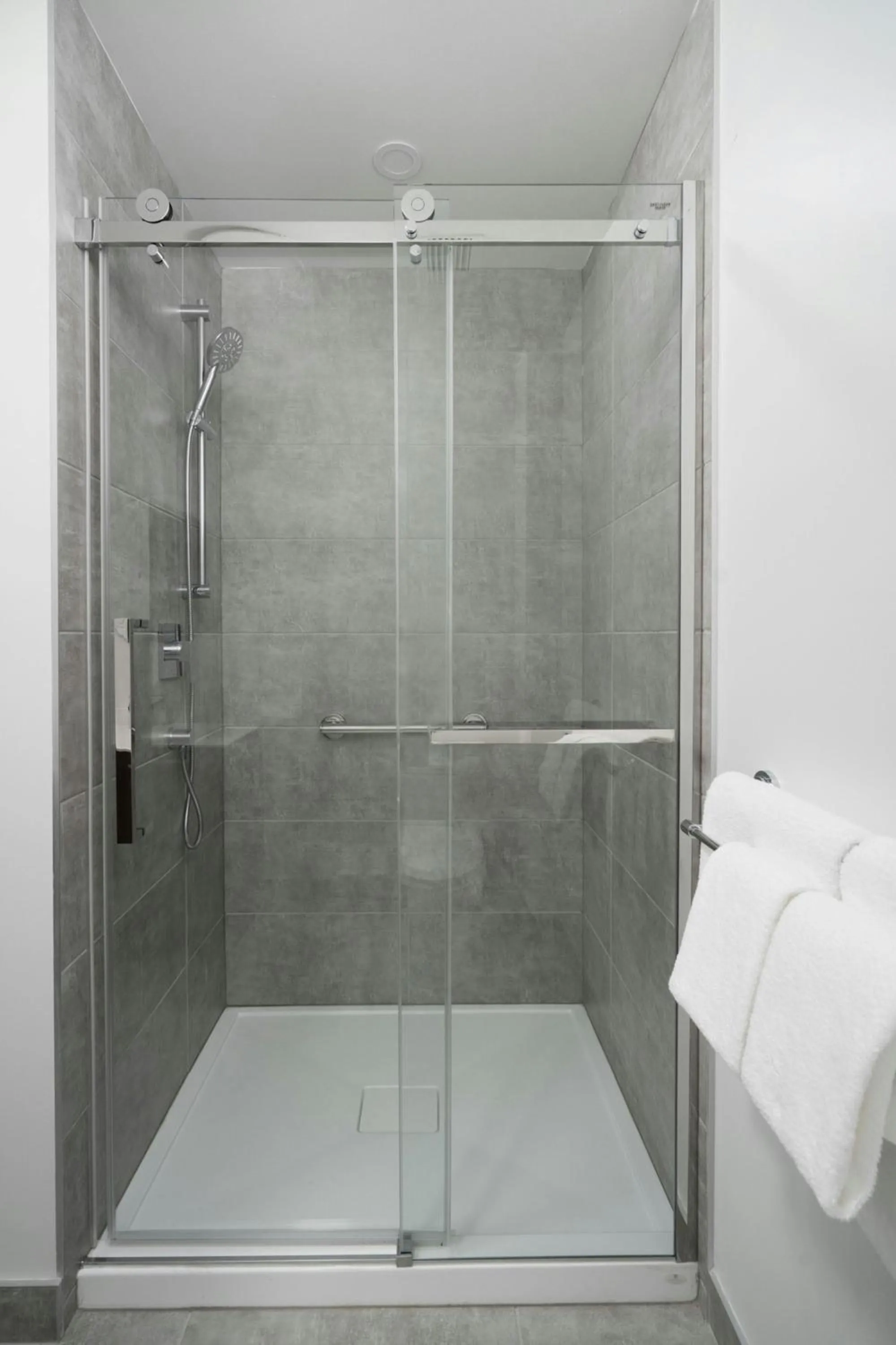 Bathroom in Sonder by Marriott Bonvoy Gare Saint Denis Apartments Downtown