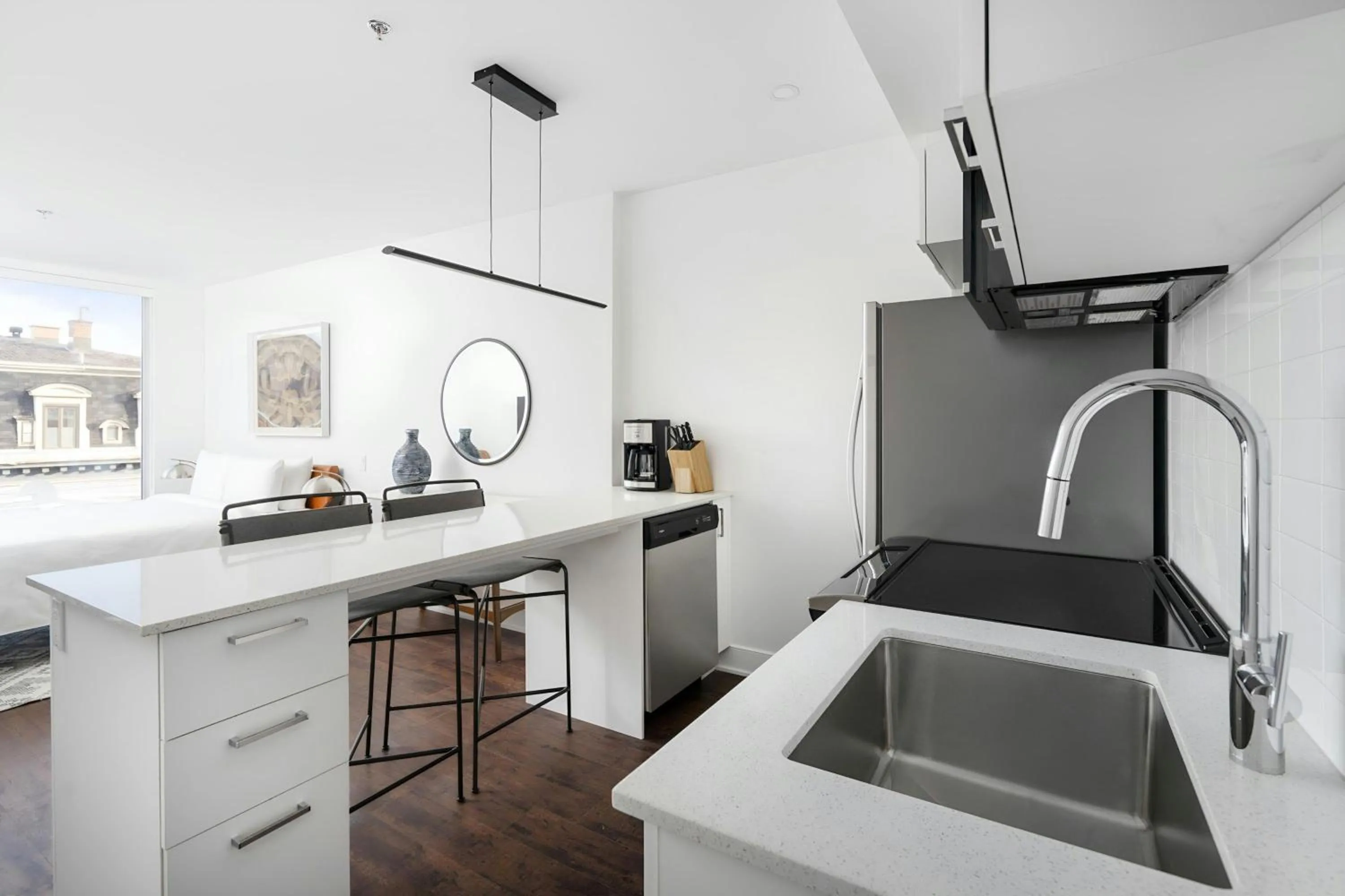 Kitchen or kitchenette in Sonder by Marriott Bonvoy Gare Saint Denis Apartments Downtown