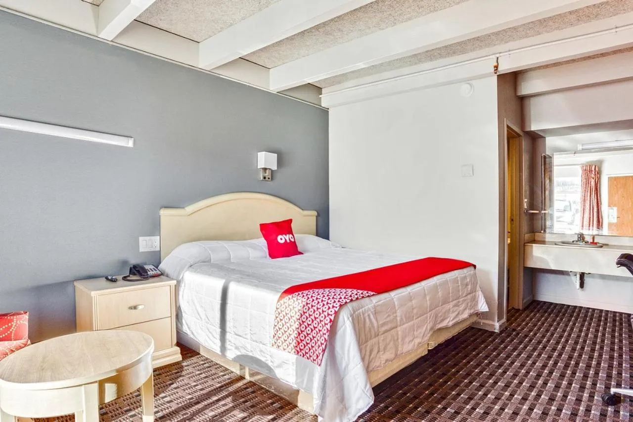 OXFORD INN, Lincoln Blvd