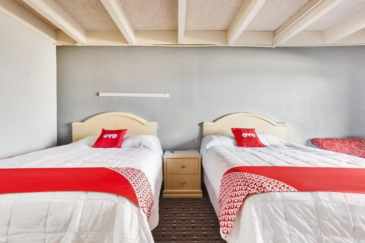 OXFORD INN, Lincoln Blvd