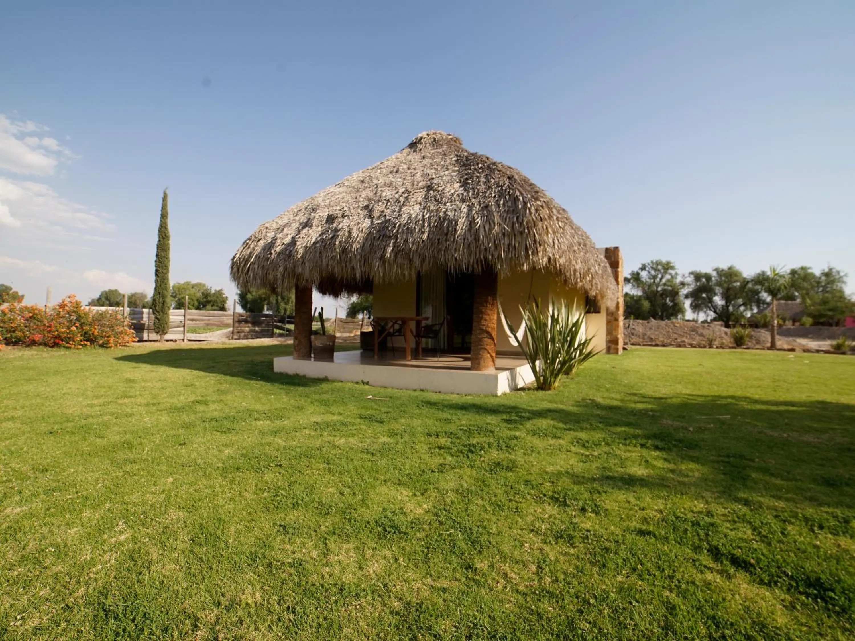 Hotel y Villas Los Pirules by Rotamundos