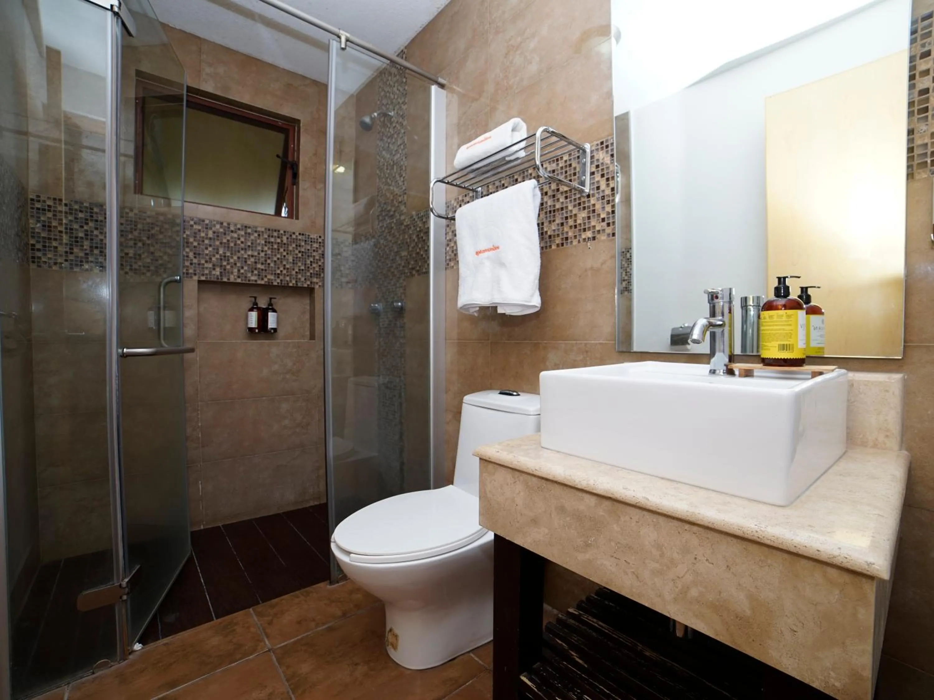 Bathroom in Hotel y Villas Los Pirules by Rotamundos