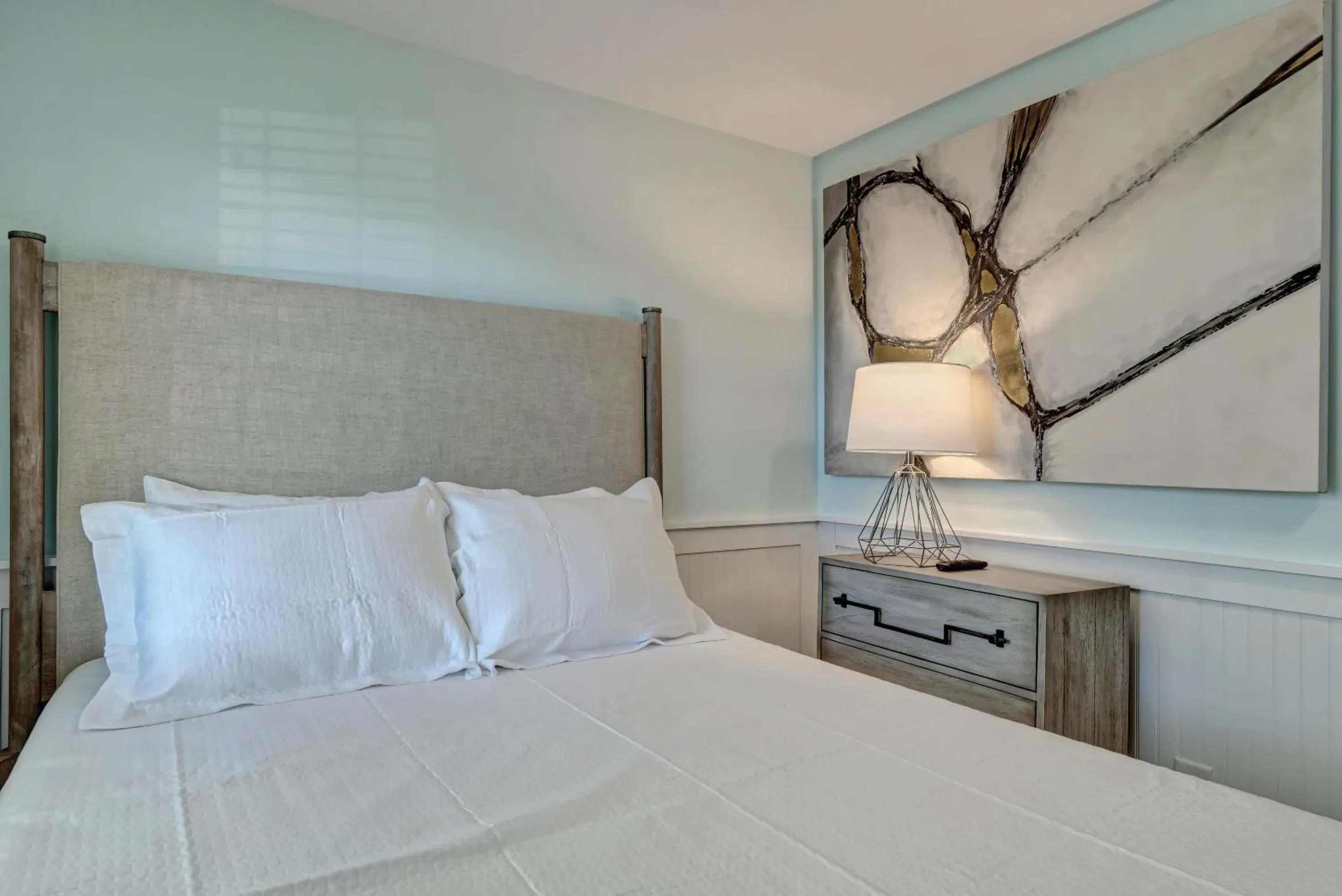 Property building, Bed in Loggerhead Inn and Suites