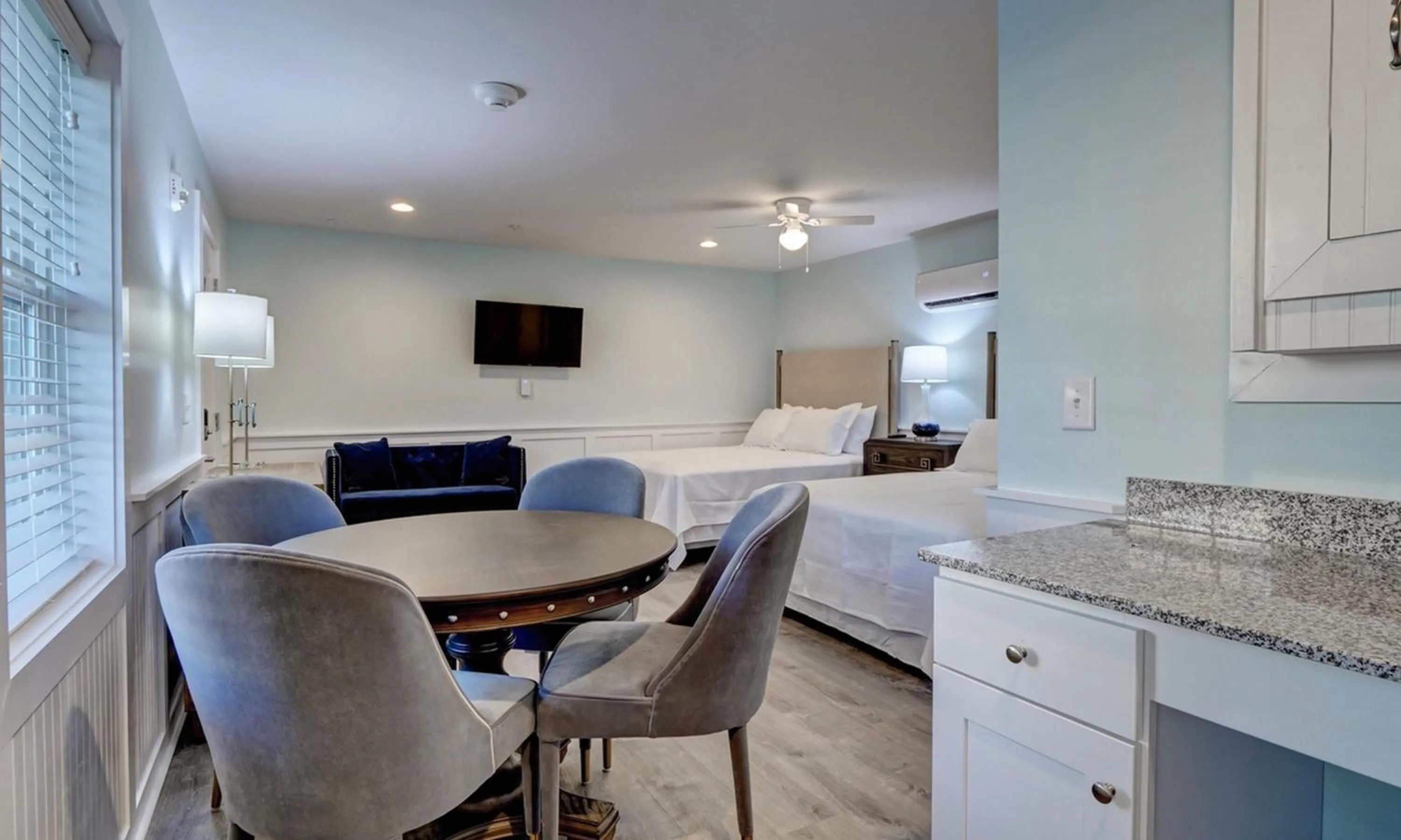 Dining area in Loggerhead Inn and Suites
