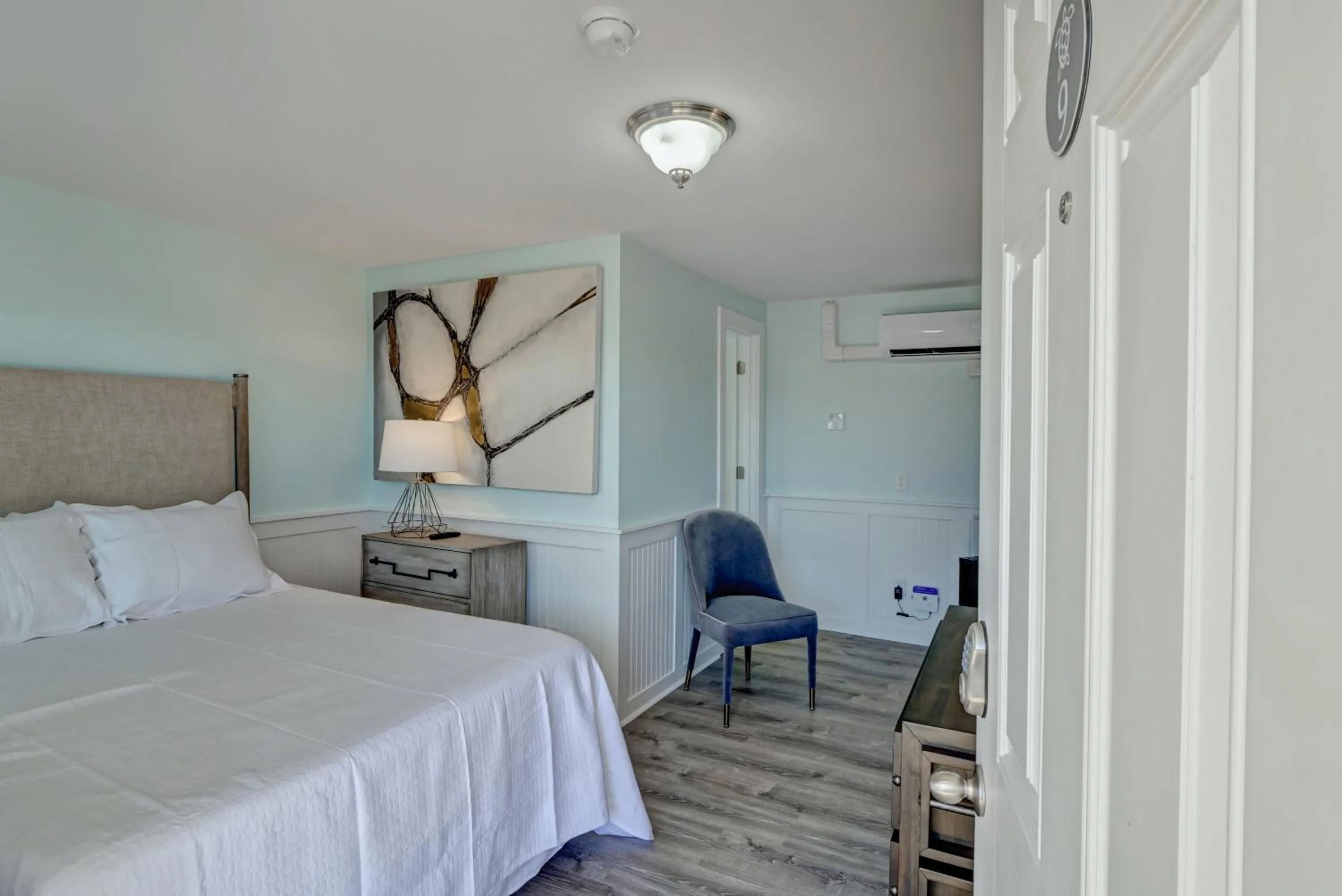 Property building, Bed in Loggerhead Inn and Suites
