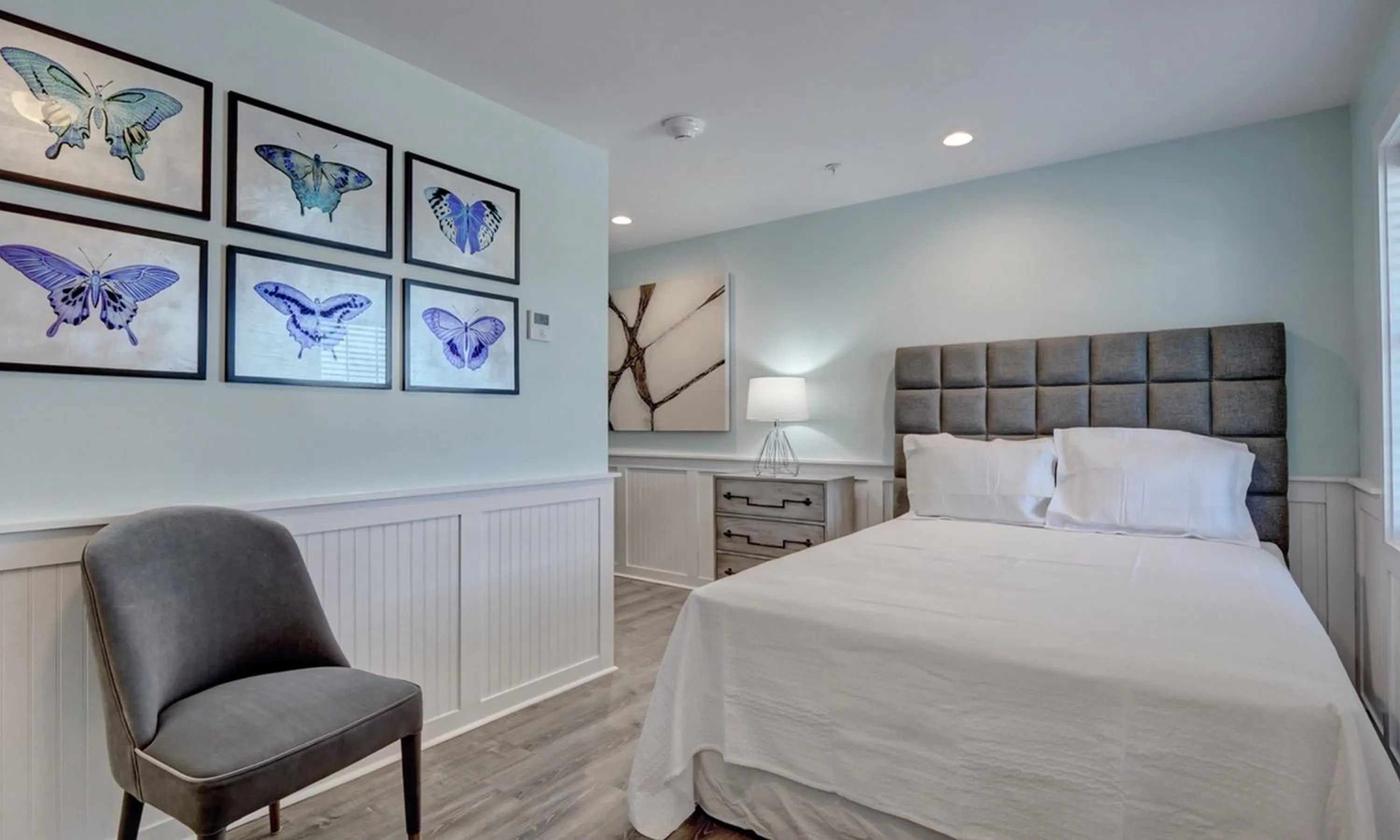 Bed in Loggerhead Inn and Suites