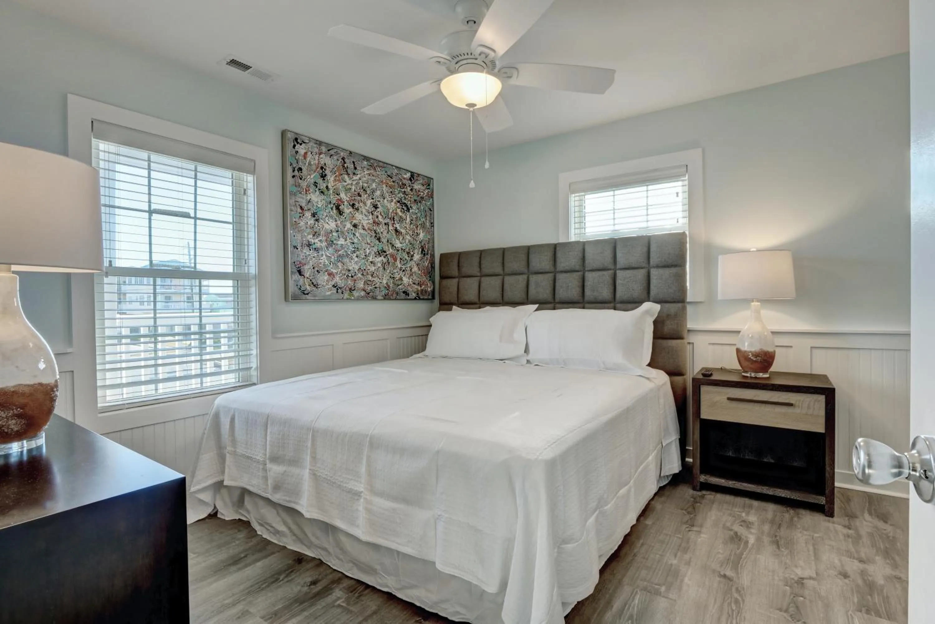 Property building, Bed in Loggerhead Inn and Suites
