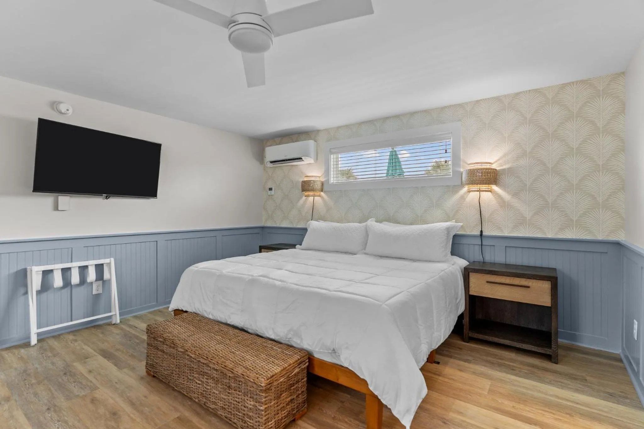 Bed in Loggerhead Inn and Suites