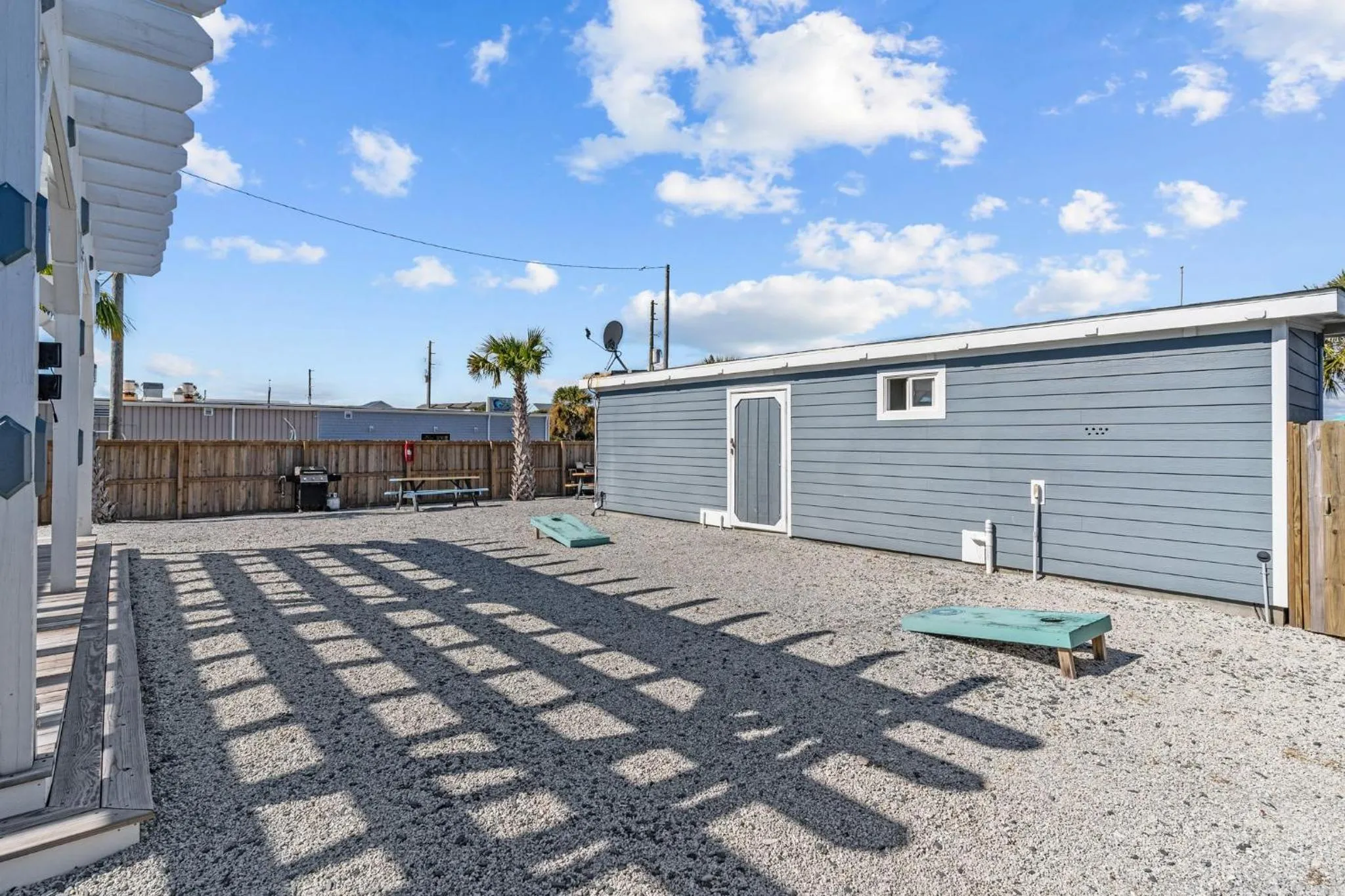 Patio in Loggerhead Inn and Suites
