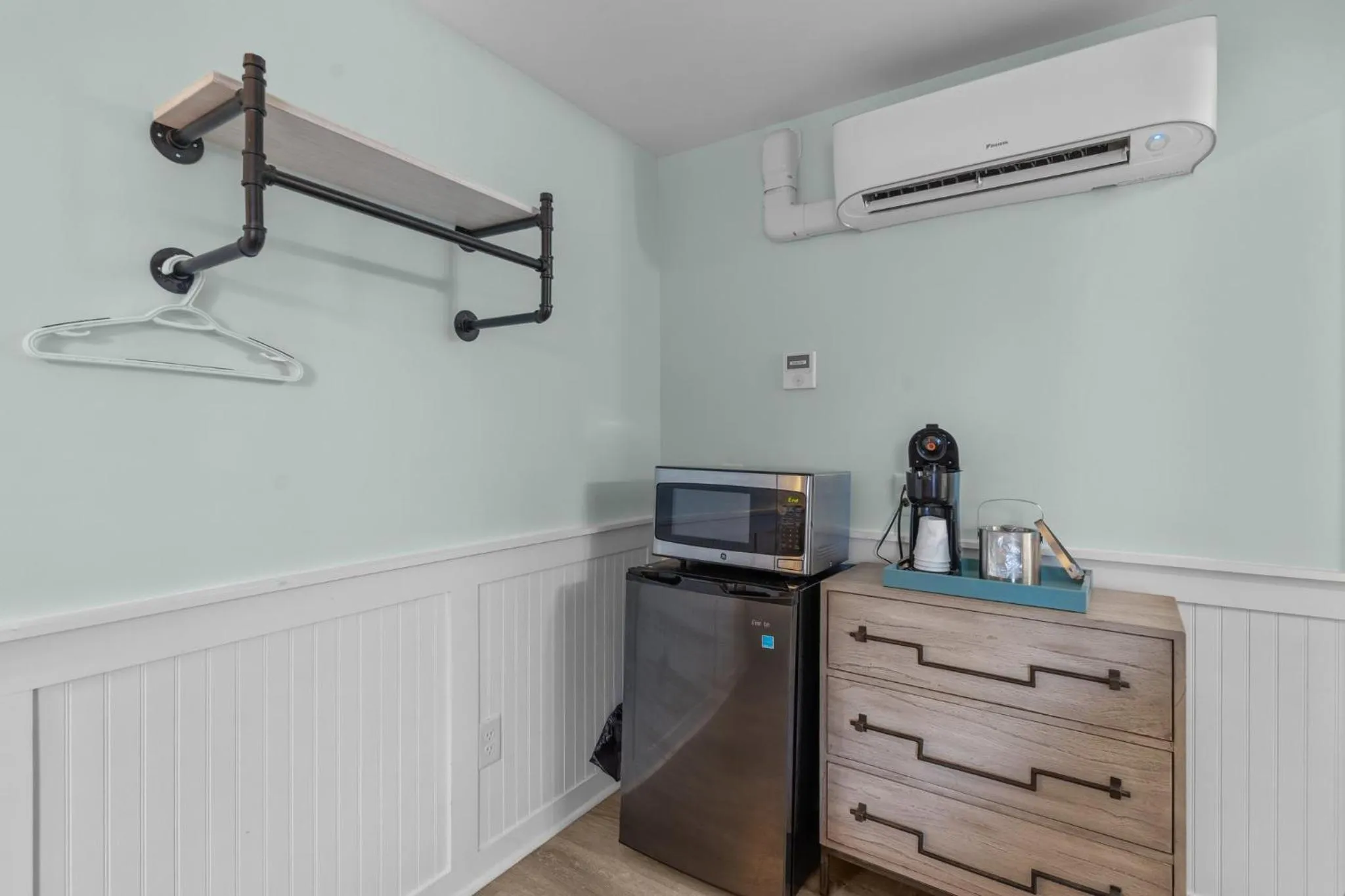 minibar in Loggerhead Inn and Suites