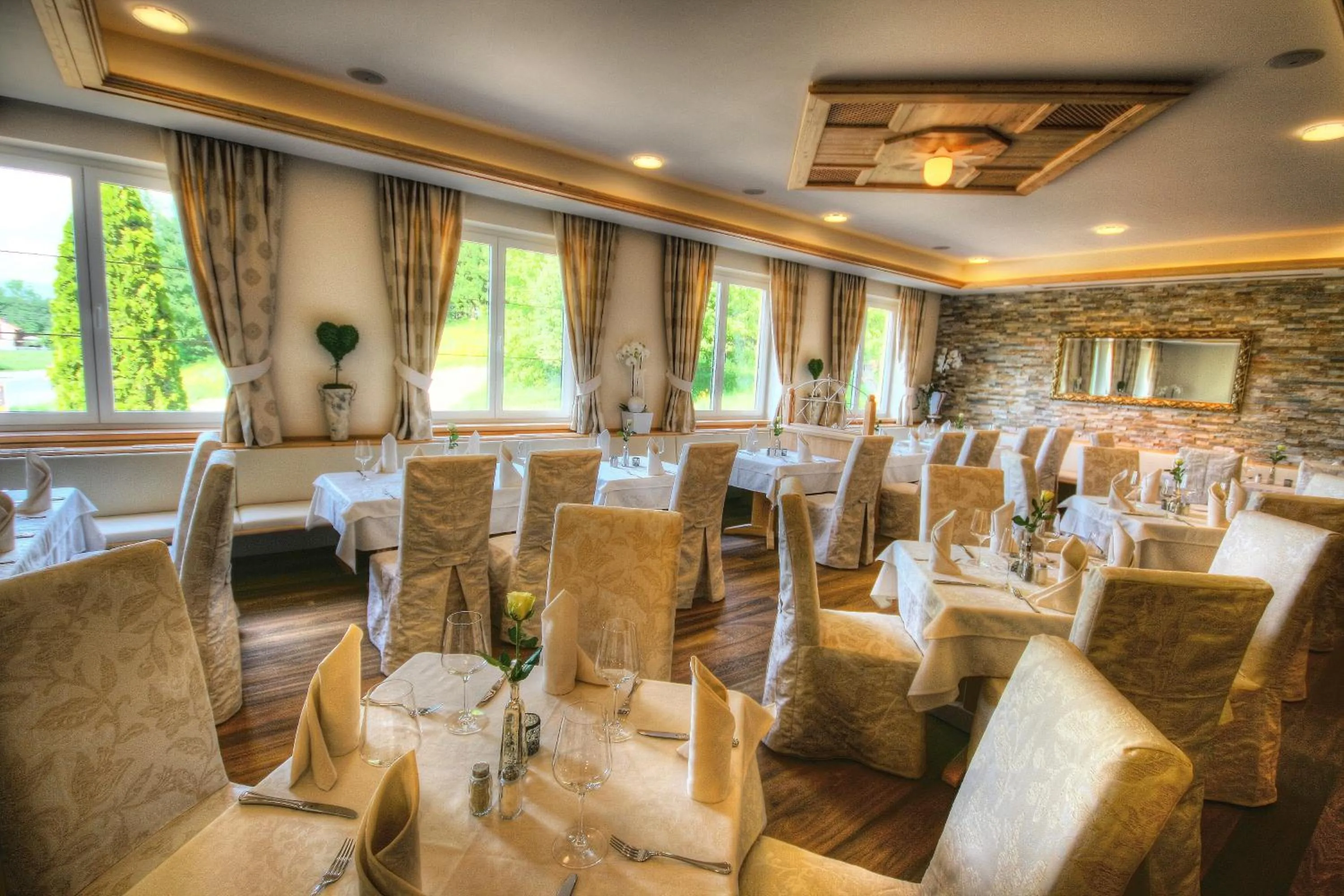 Restaurant/places to eat in Hotel Rösch