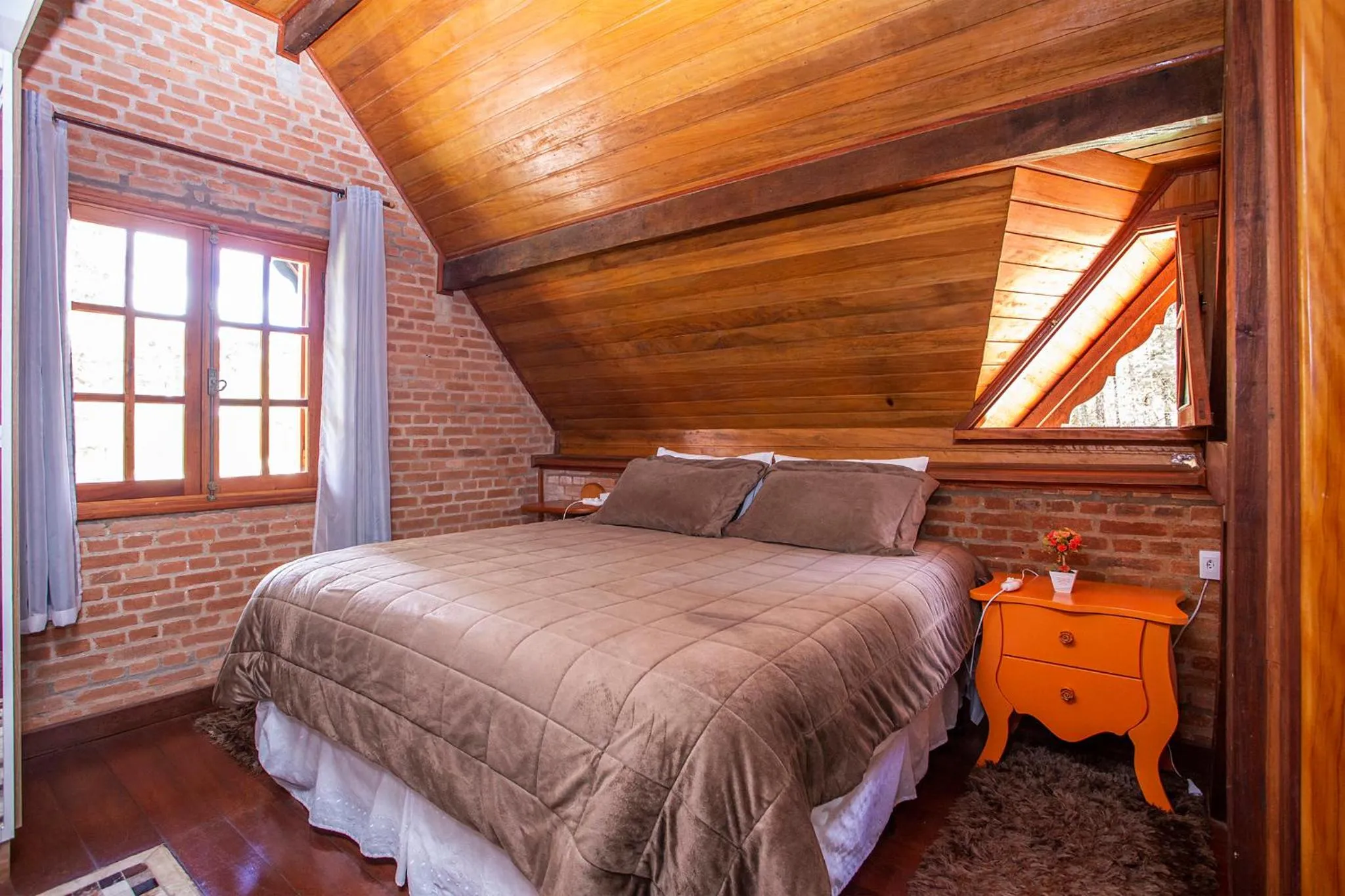 Photo of the whole room, Bed in Pousada Suiça Mineira Garden
