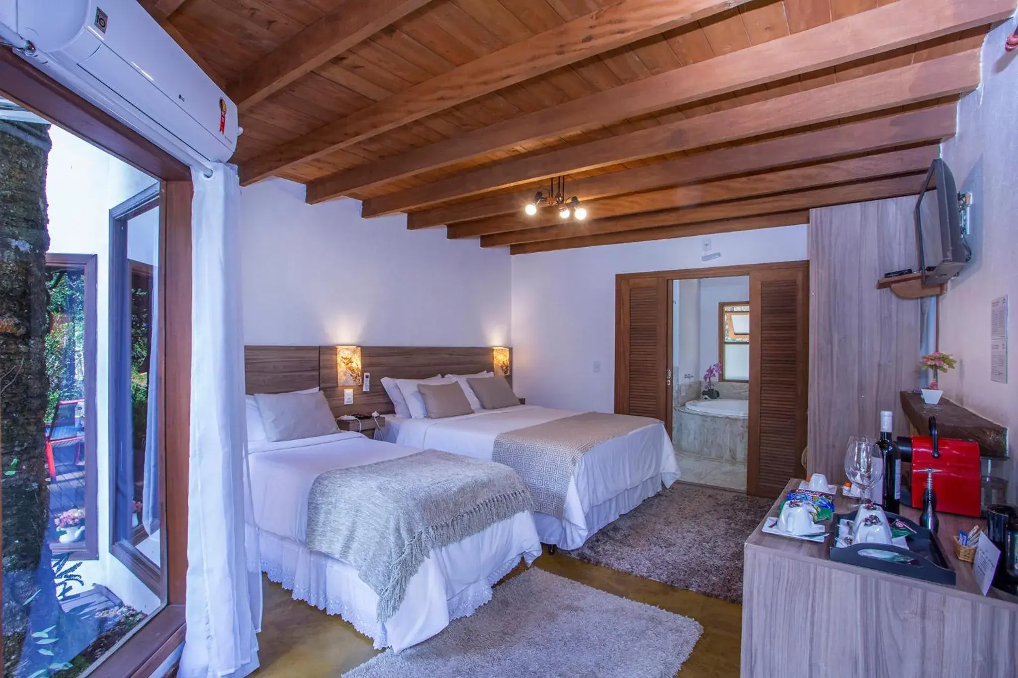 Superior Chalet with Jacuzzi in Pousada Suiça Mineira Garden Superior Chalet with Jacuzzi in Pousada Suiça Mineira Garden