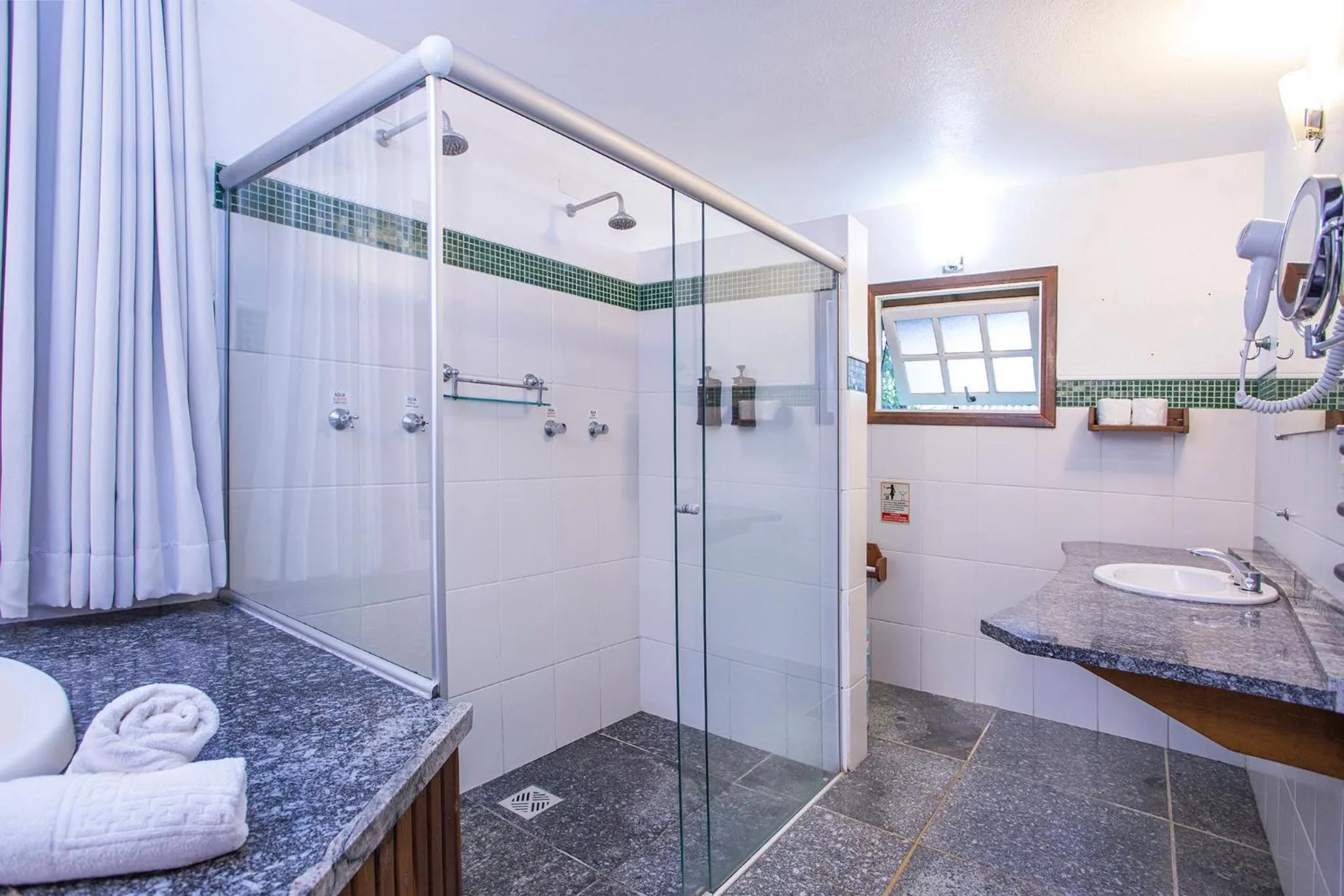 Shower in Pousada Suiça Mineira Garden