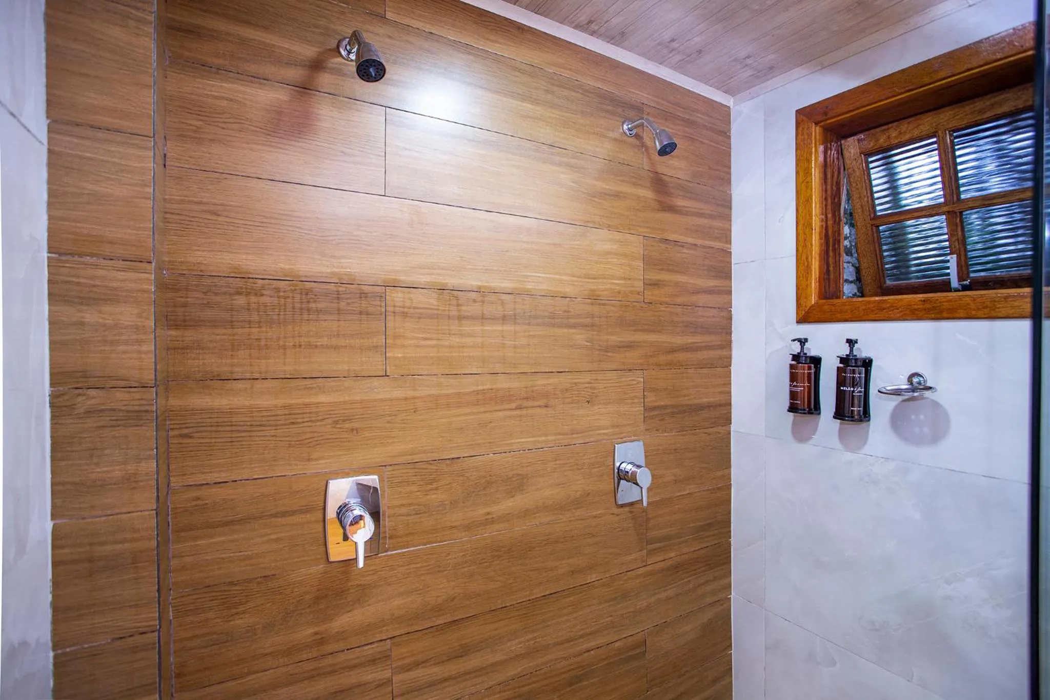 Shower in Pousada Suiça Mineira Garden