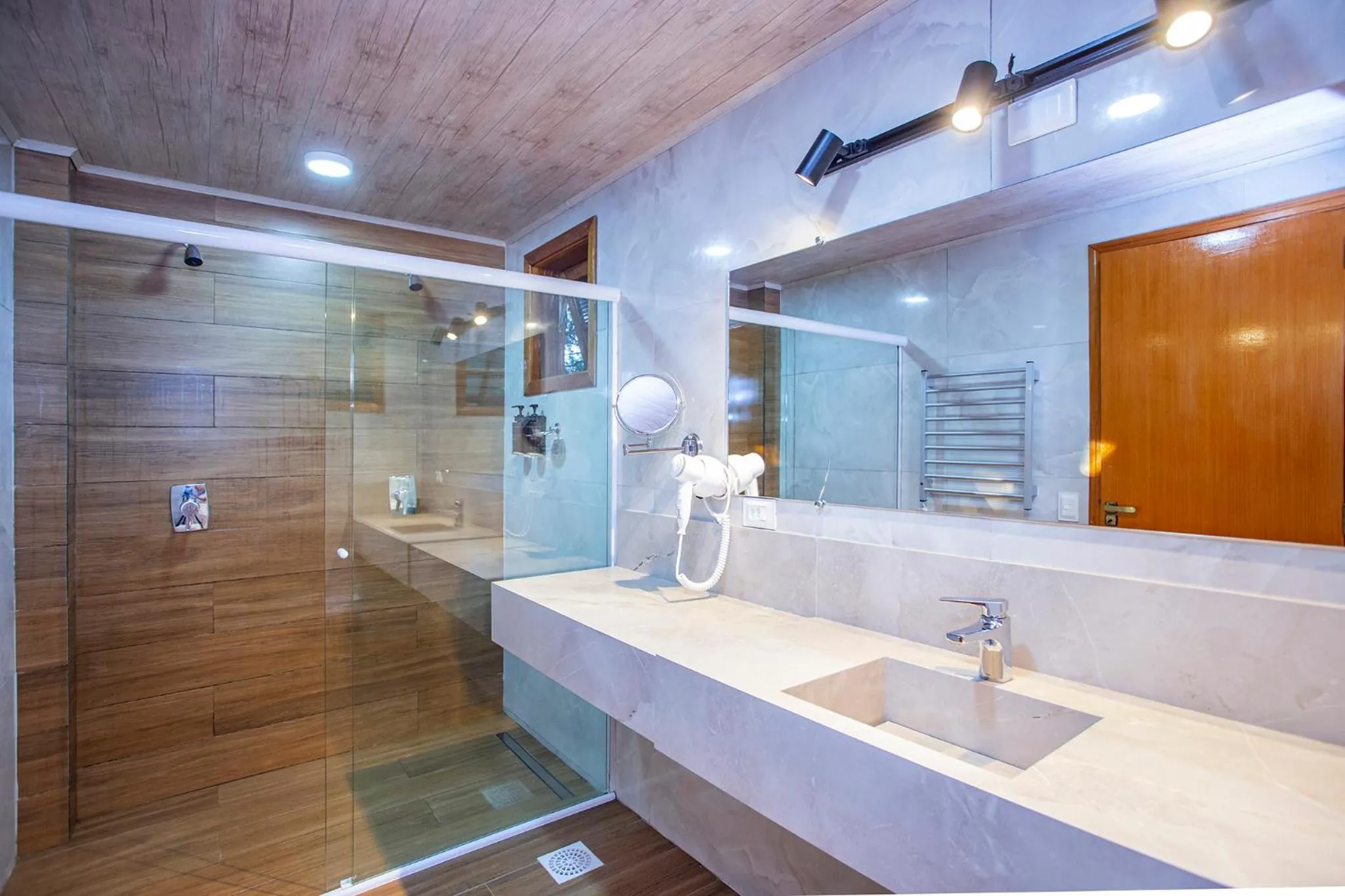 Shower in Pousada Suiça Mineira Garden