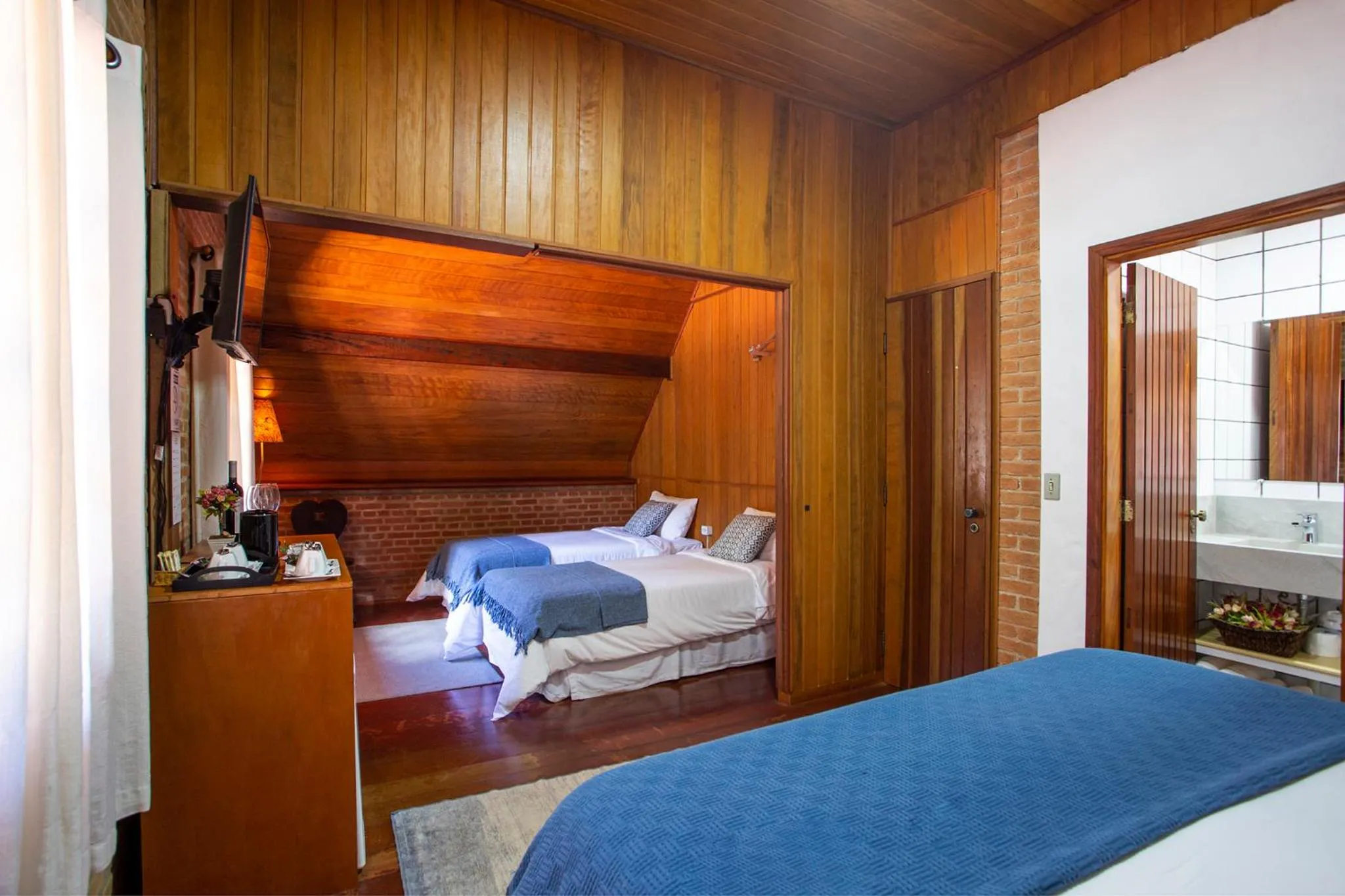 Photo of the whole room, Bed in Pousada Suiça Mineira Garden