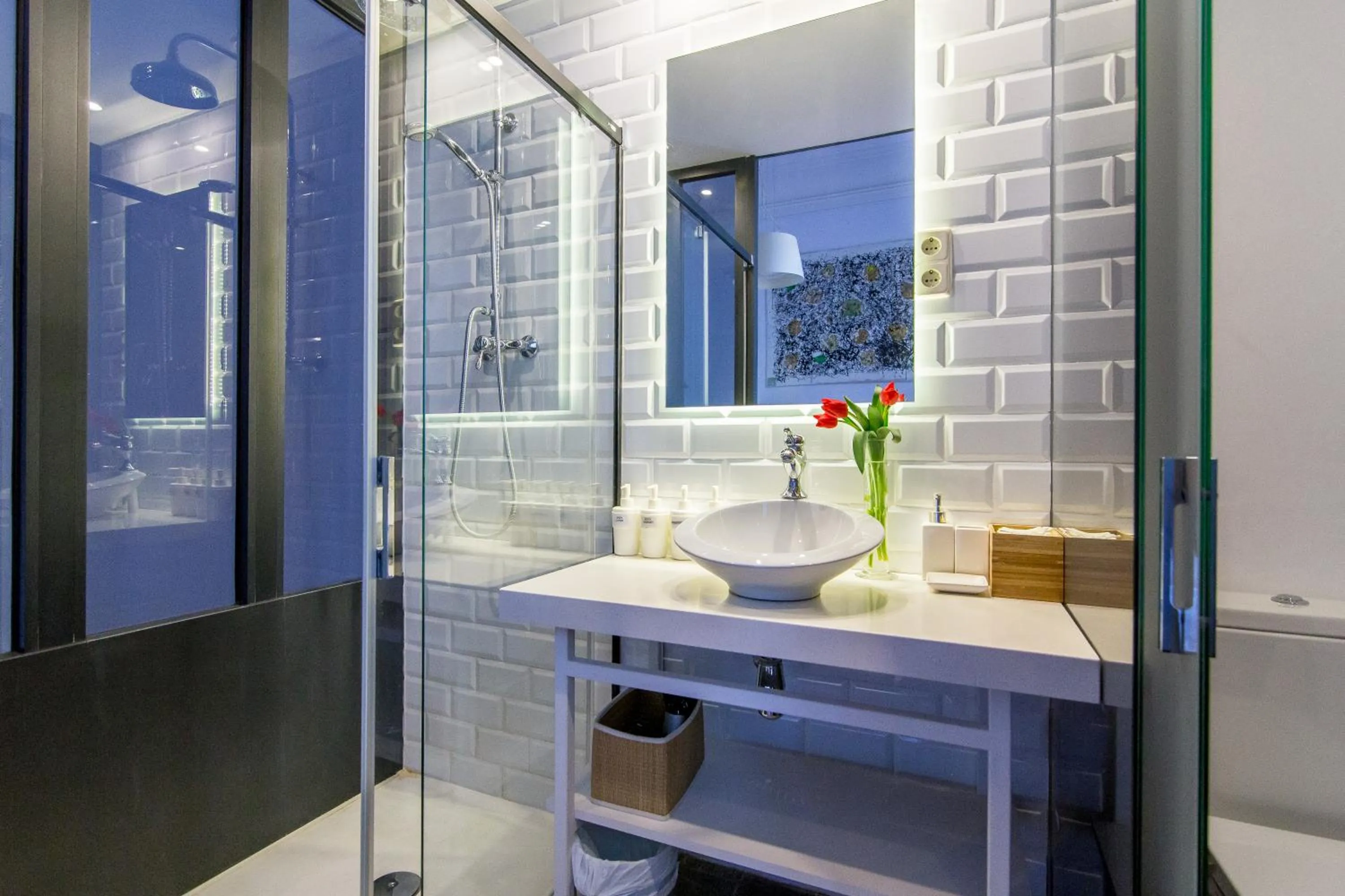 Bathroom in Cami Gallery Barcelona