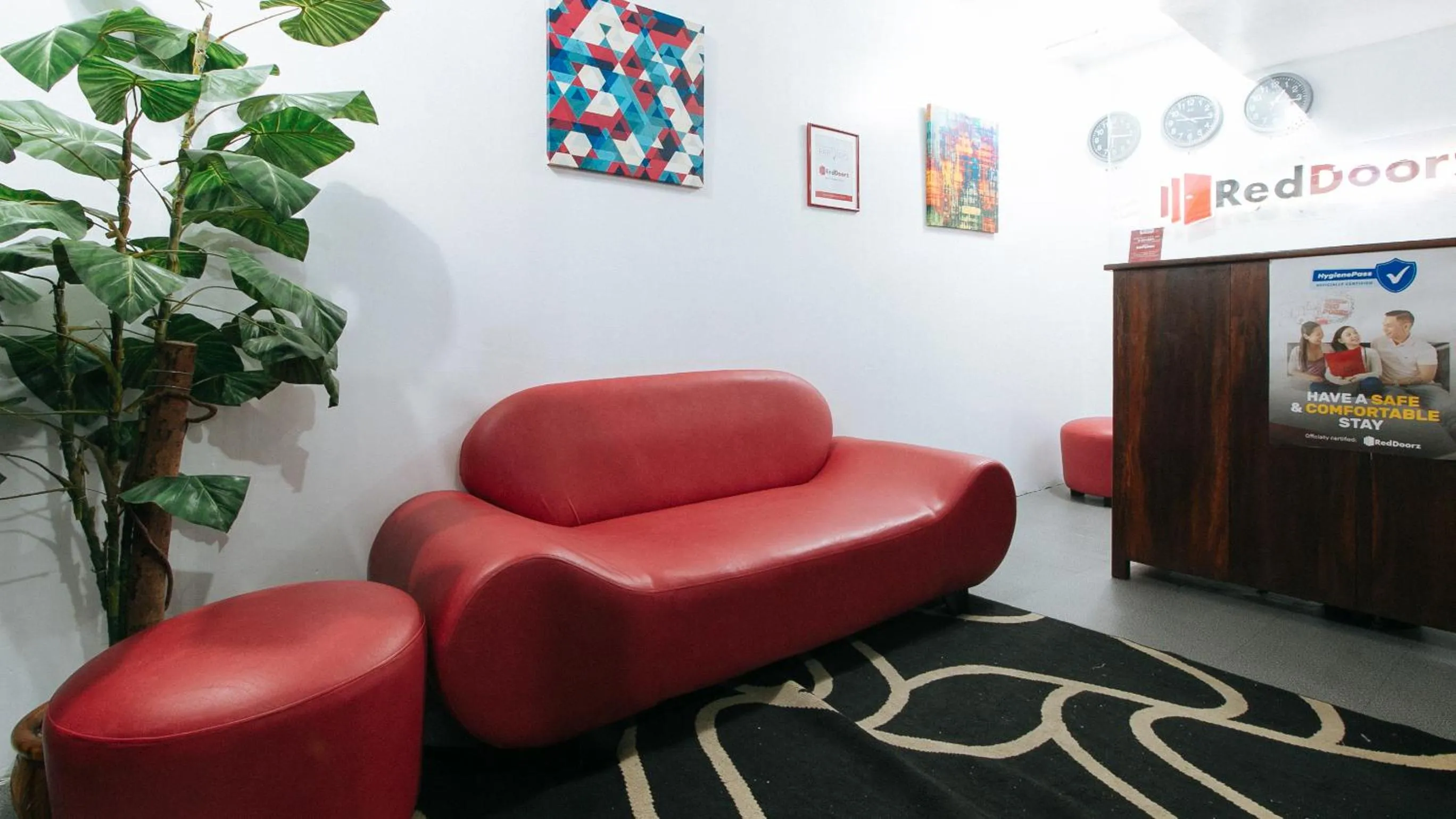 Living room in RedDoorz near Pasay Rotonda