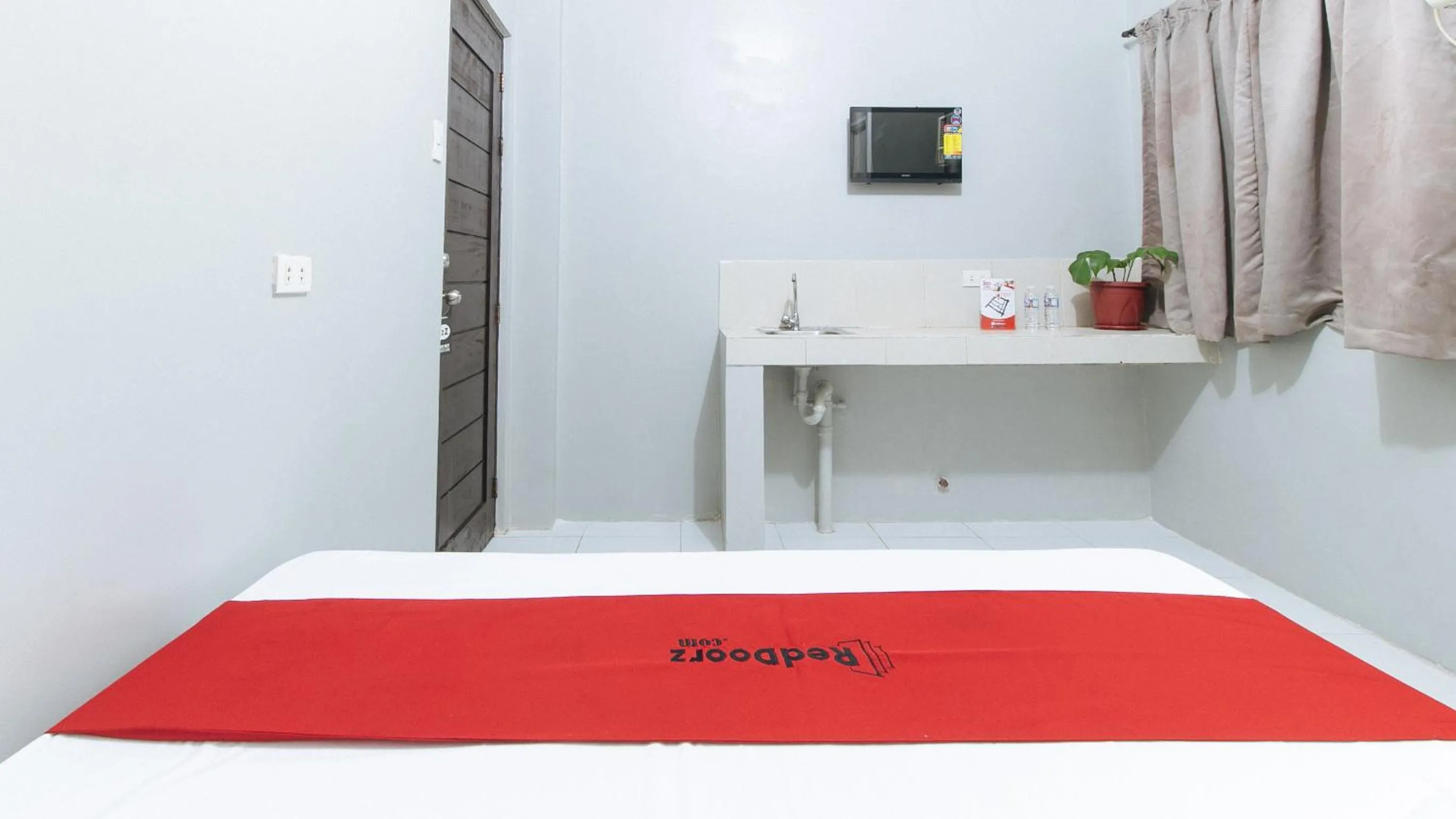 Bed in RedDoorz near Pasay Rotonda