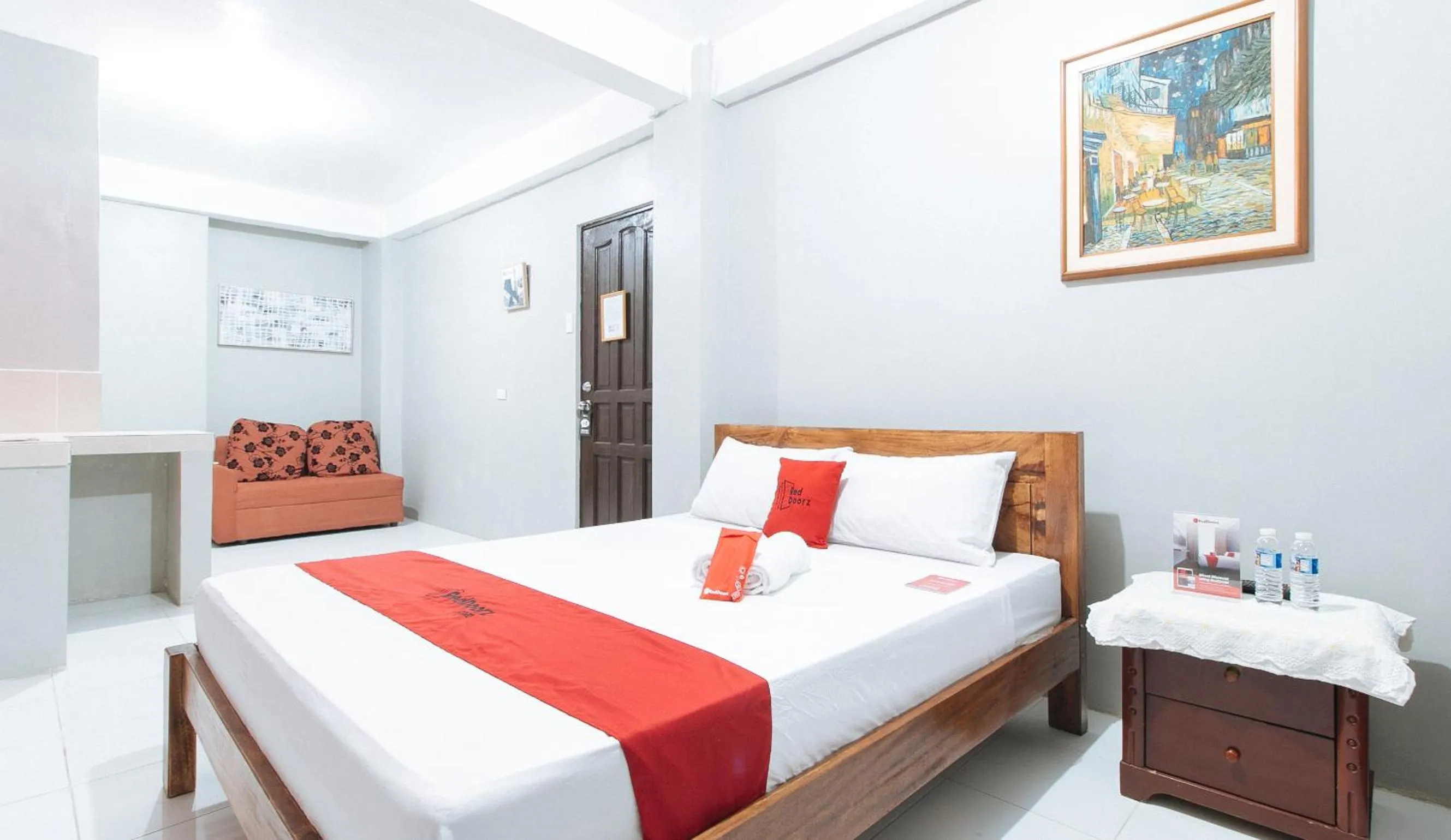 Bed in RedDoorz near Pasay Rotonda