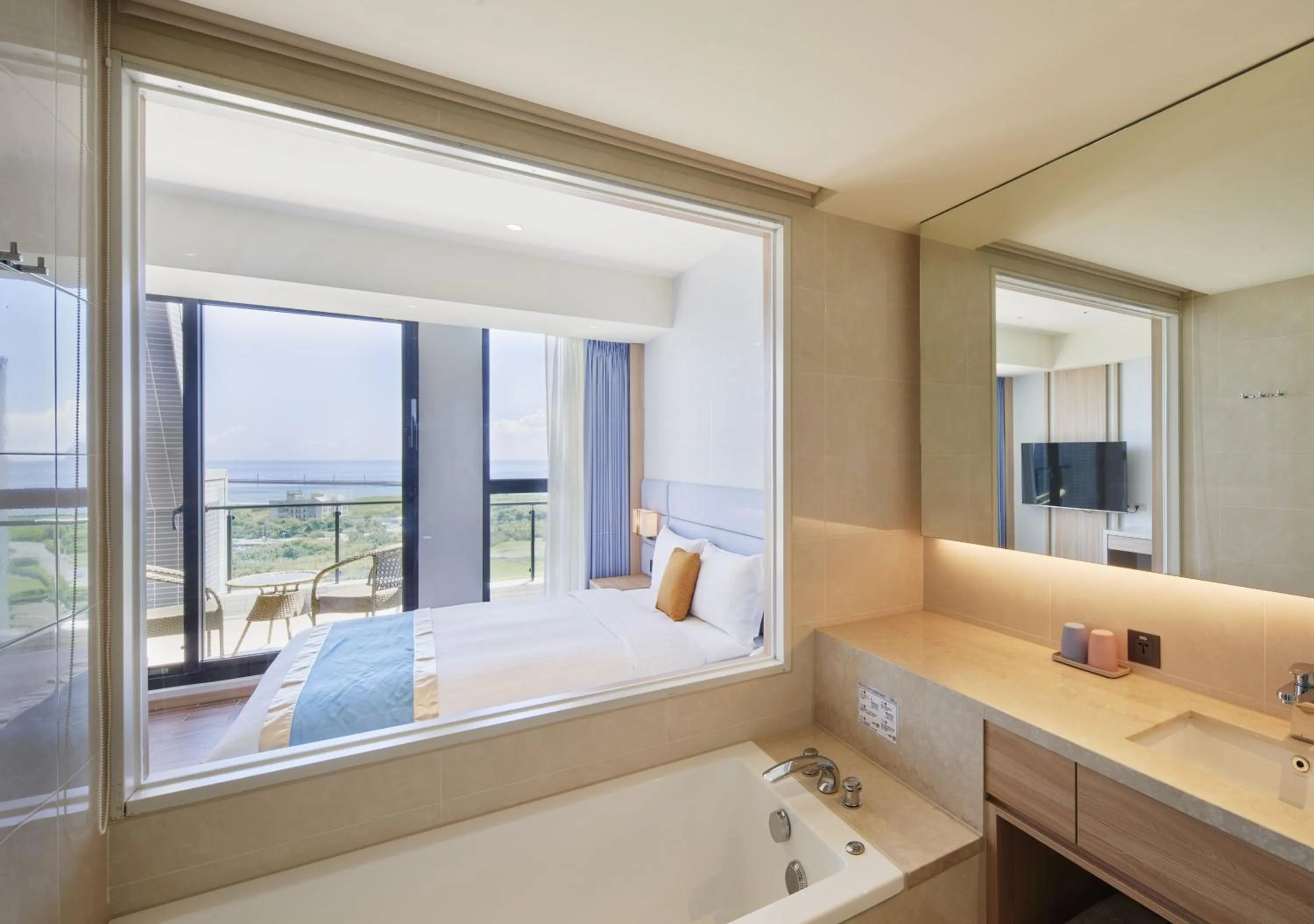 Bathroom, Bed in Lanyang Seaview Hotel