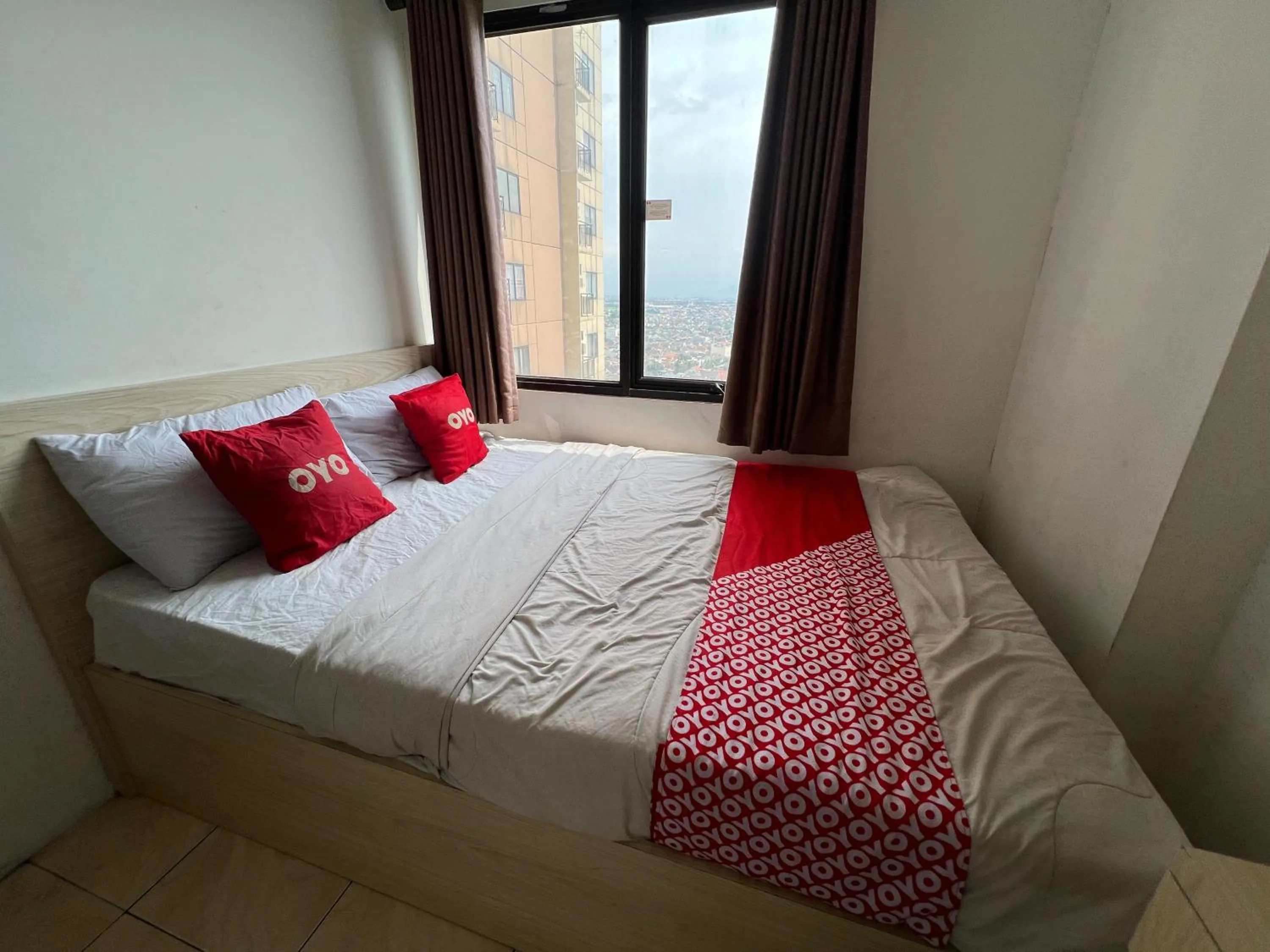 Bedroom in OYO 93828 Apartemen Tamansari Panoramic By Narel Room