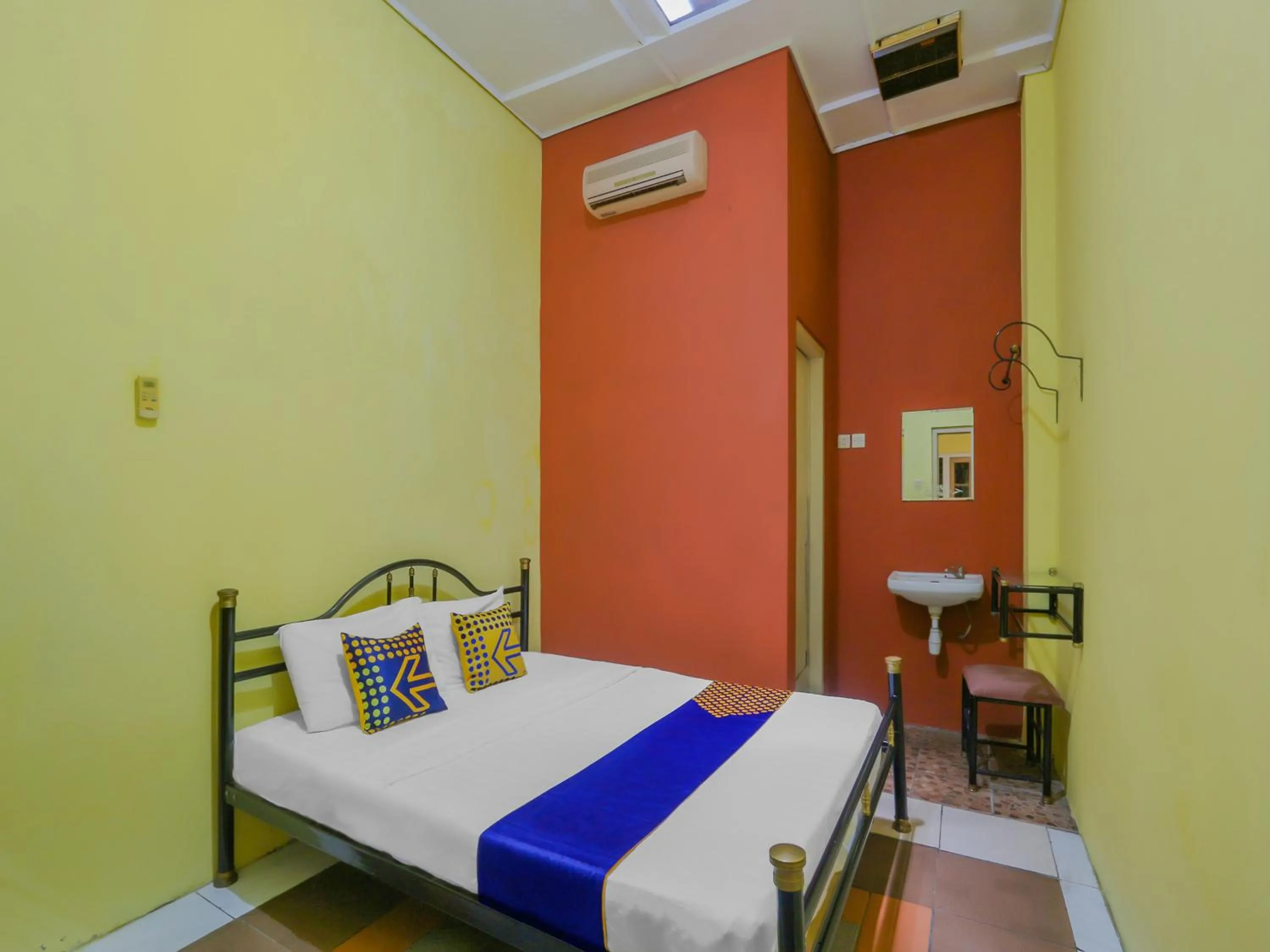 Bedroom in SPOT ON 90272 Istana Griya 1 Hotel
