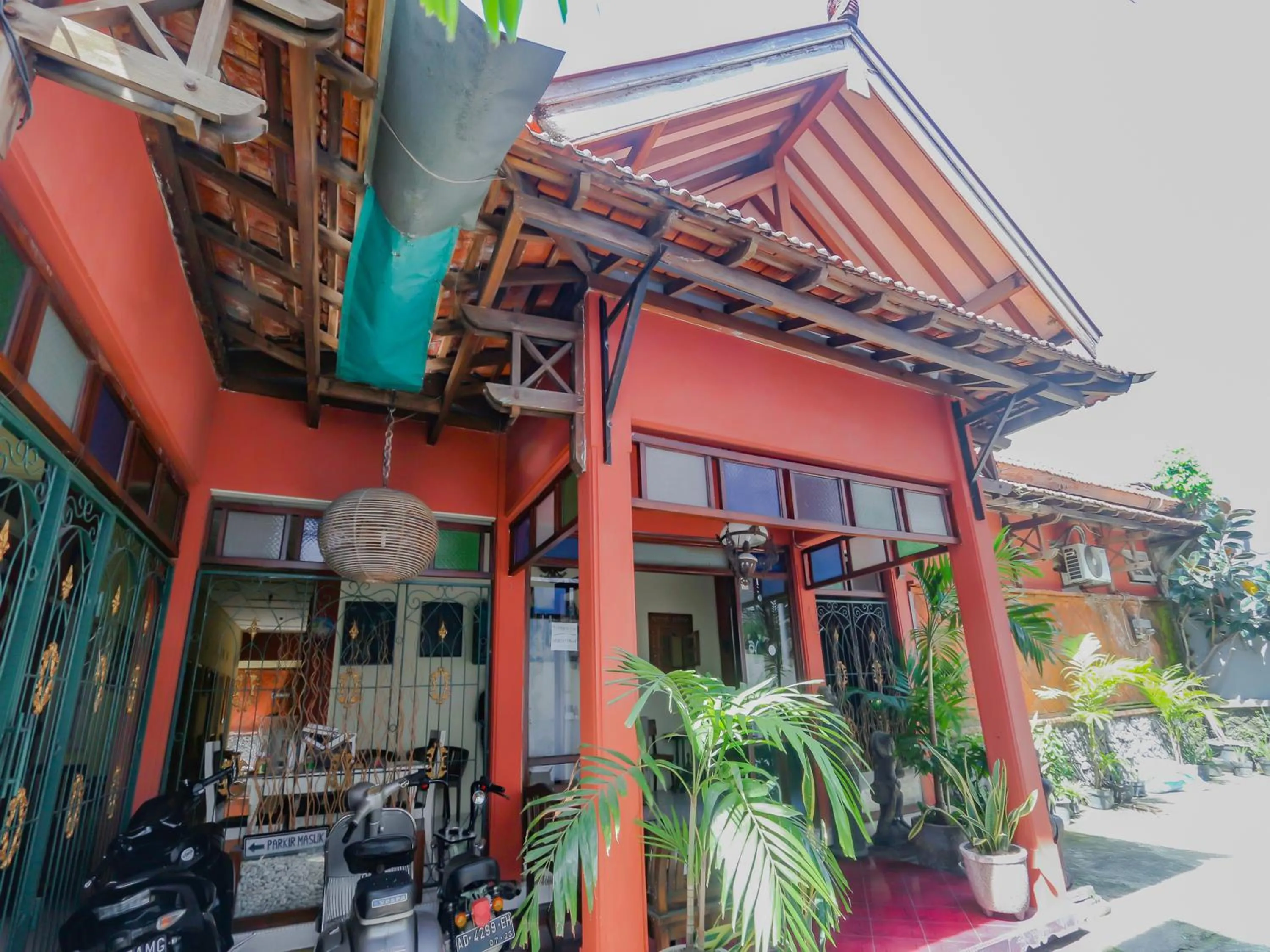 Property building in SPOT ON 90272 Istana Griya 1 Hotel