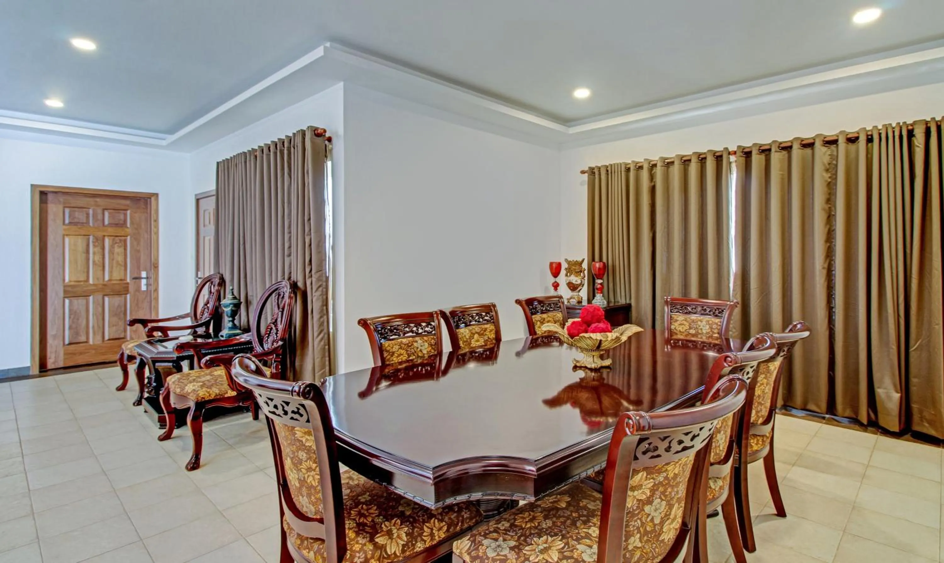 Seating area in Treebo Premium Travancore Palace Cherthala