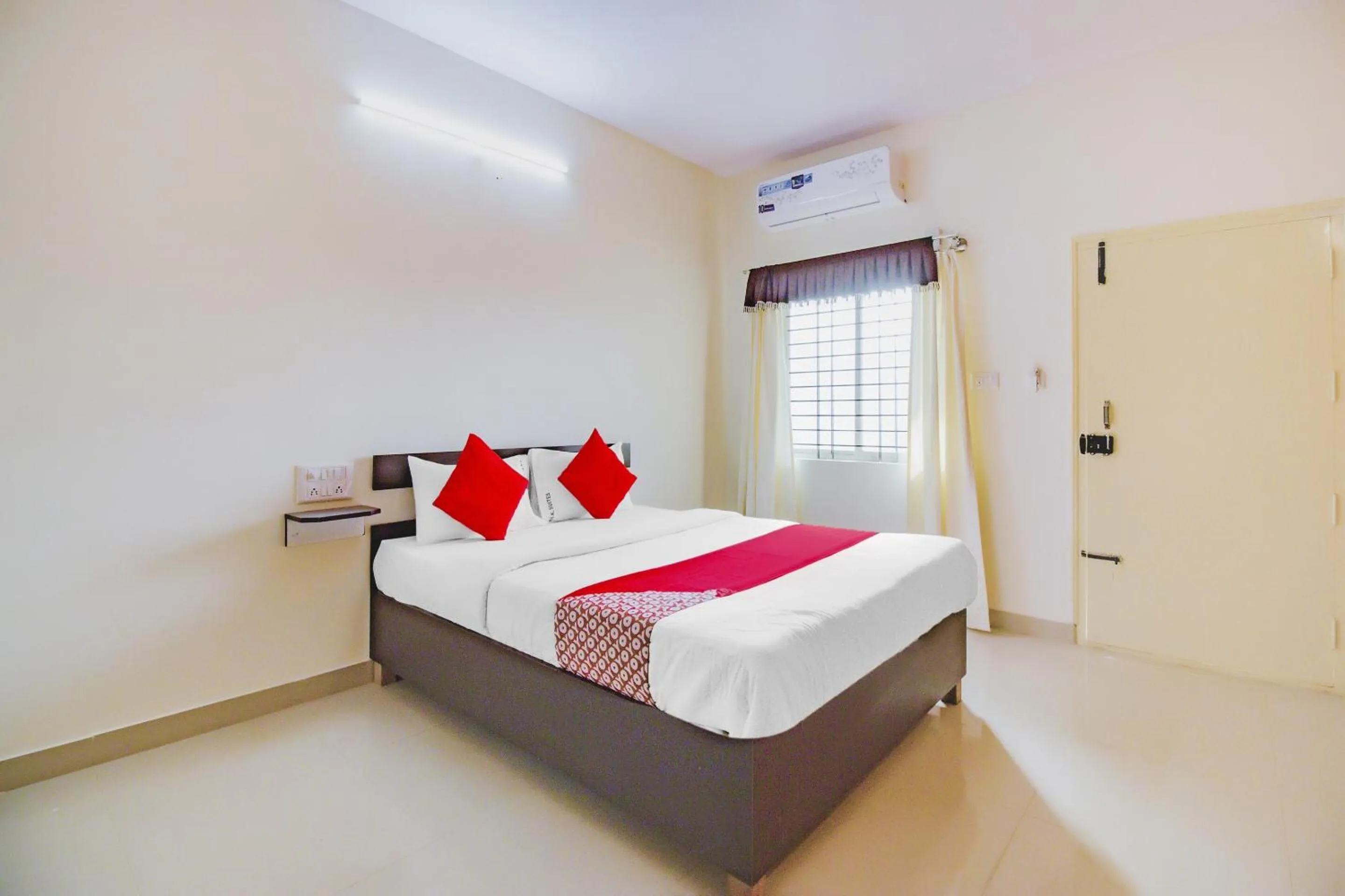 Bedroom in Hotel O P N K Suites