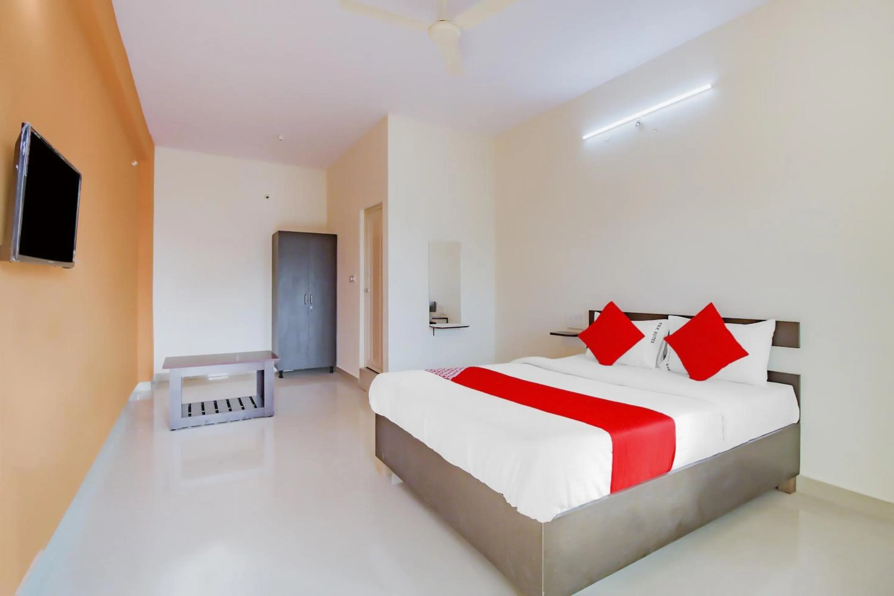 Bedroom in Hotel O P N K Suites