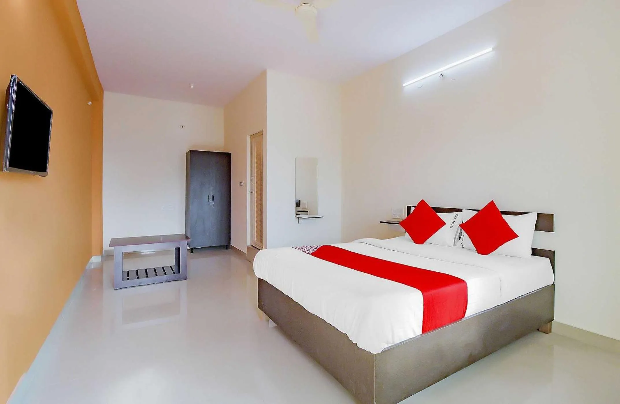 Bedroom in Hotel O P N K Suites