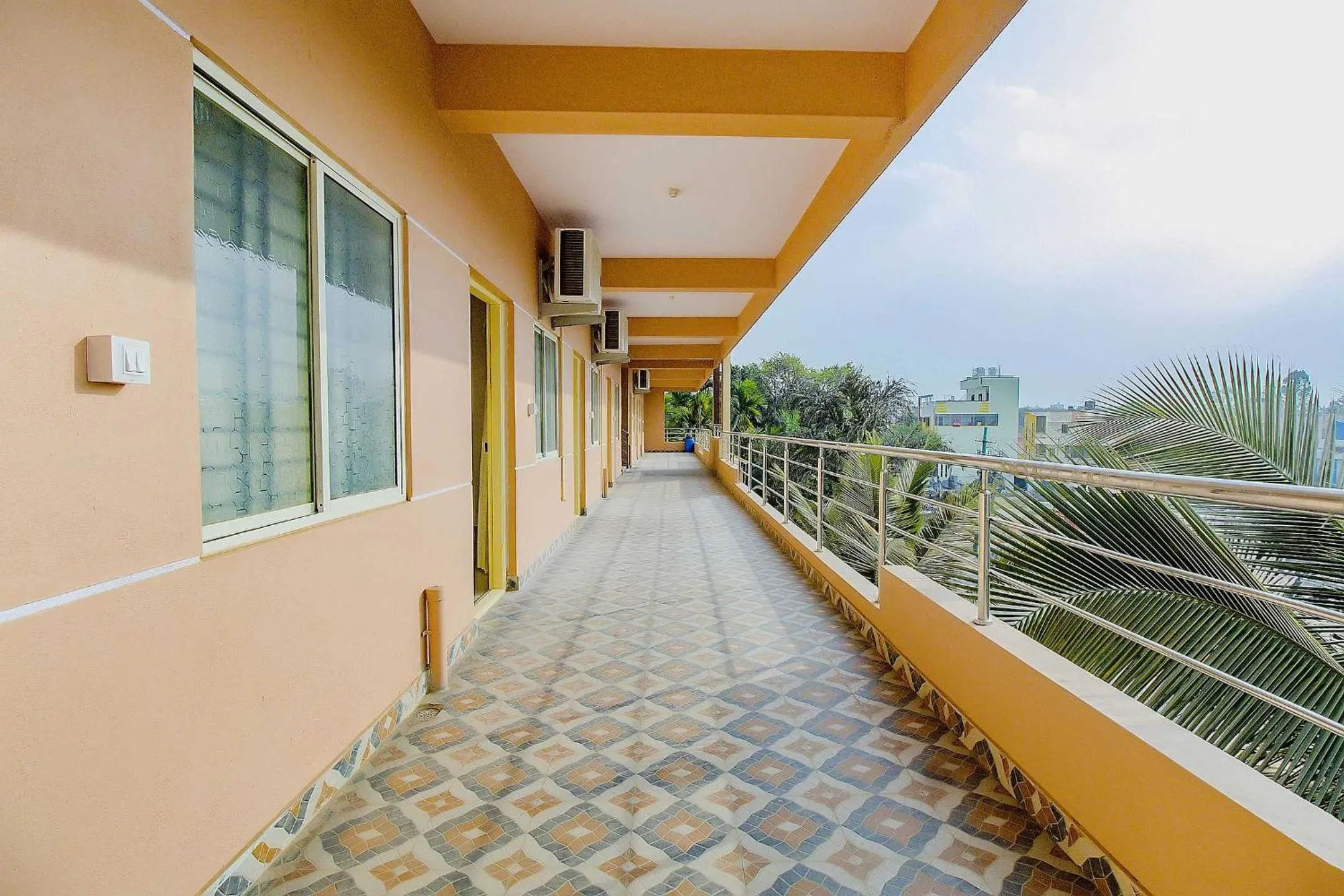 Facade/entrance in Hotel O P N K Suites