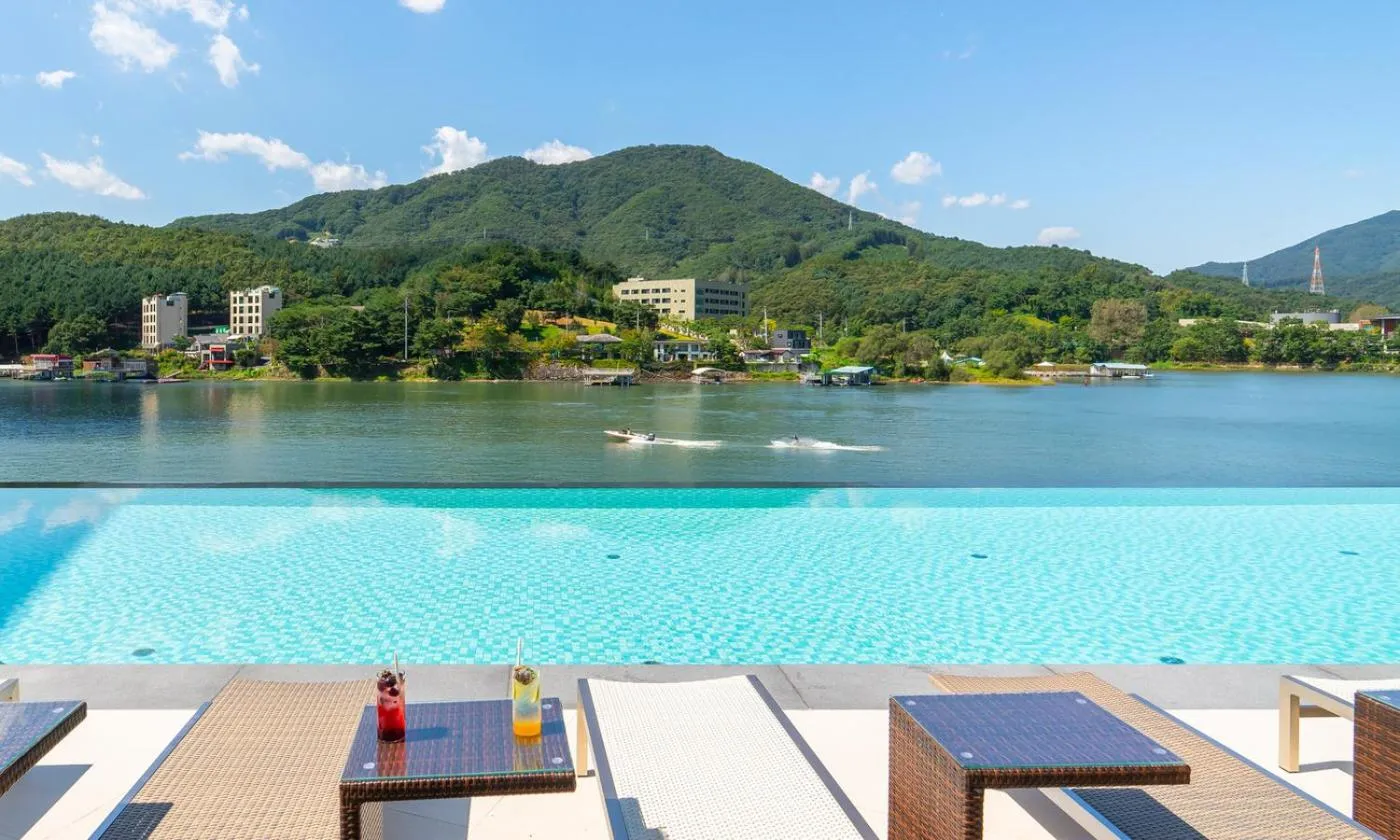 Swimming pool in Gapyeong Suiteian Hotel&Resort