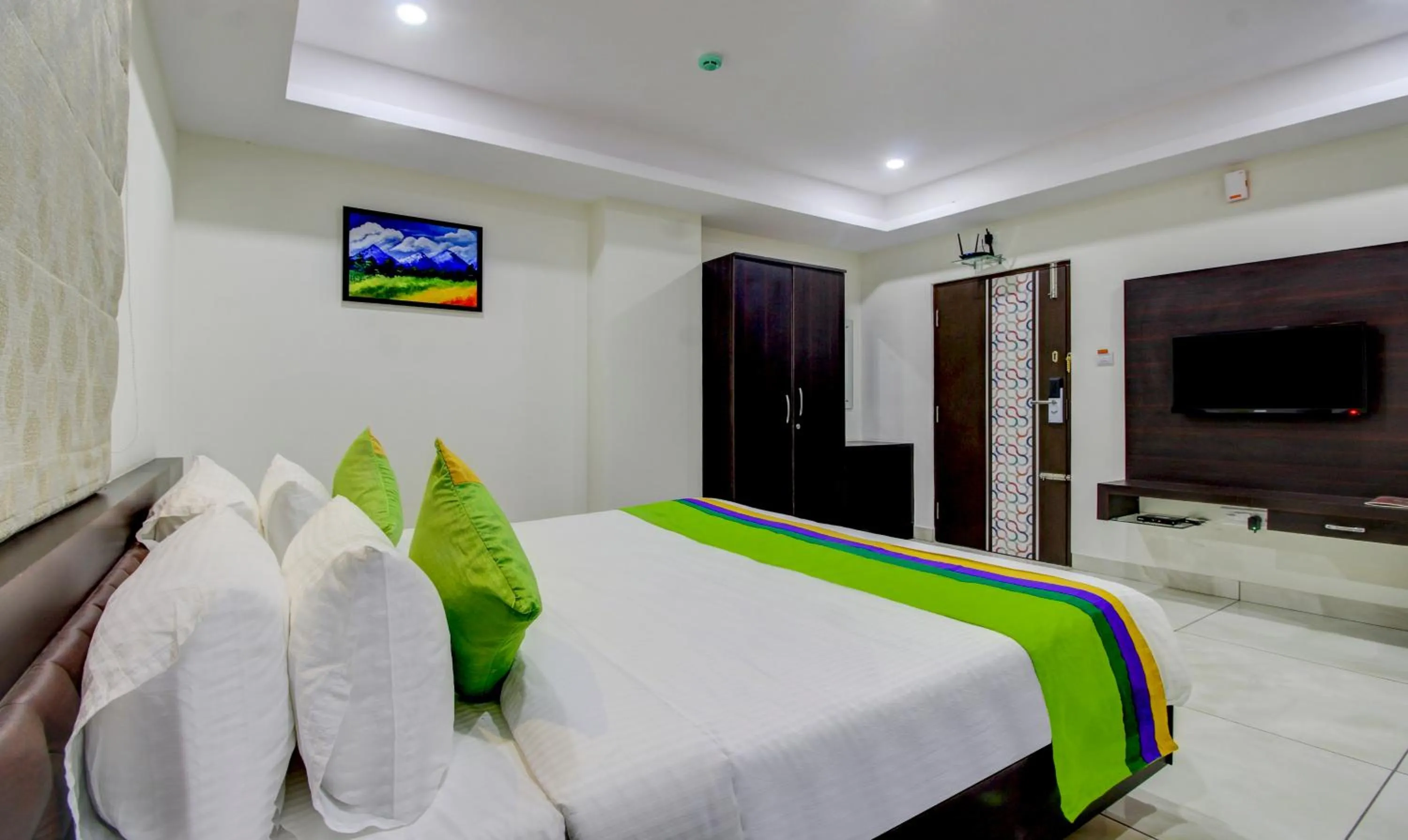 Bedroom, Bed in Treebo Sampradaya Bistro, Mailasandra