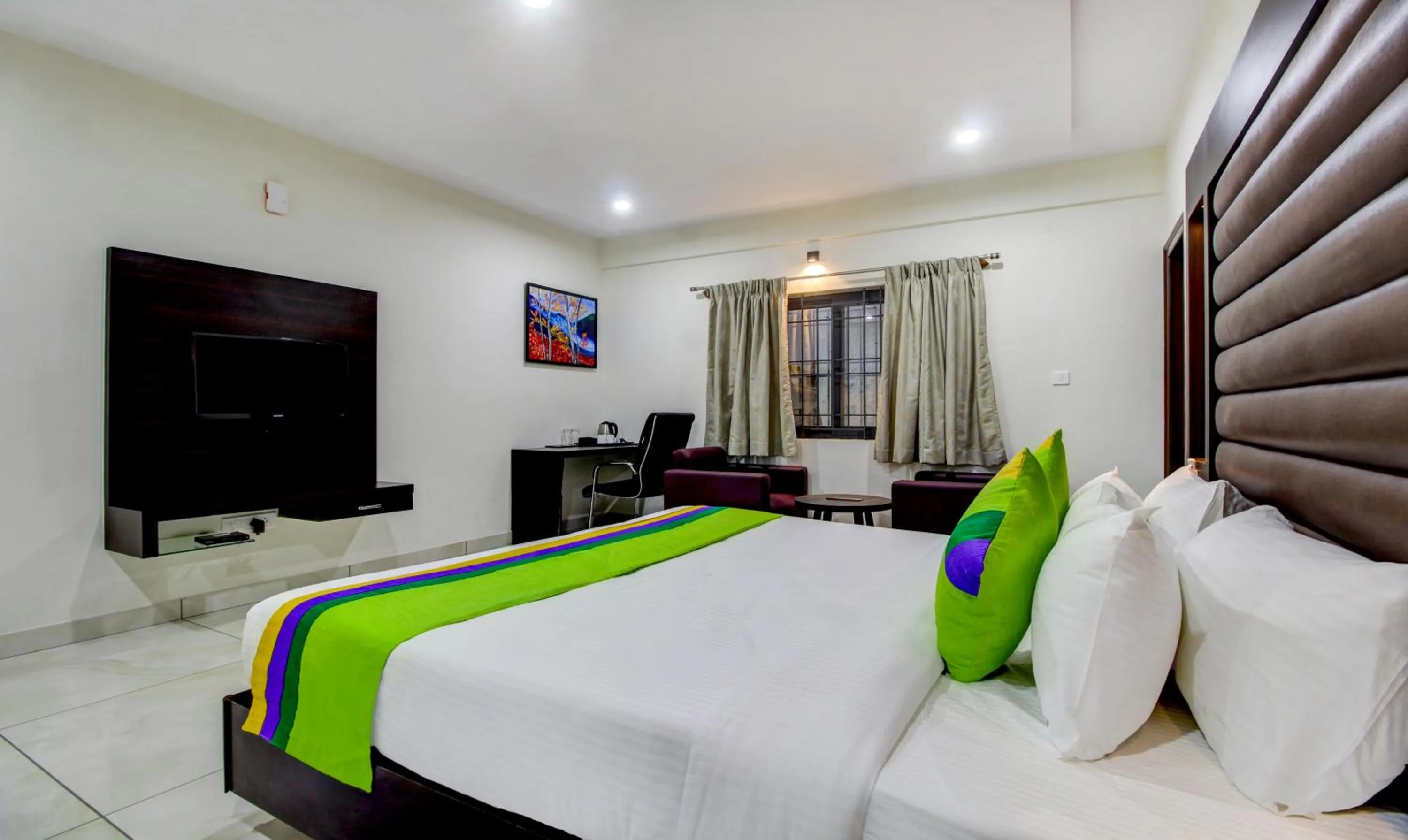 Bedroom, Bed in Treebo Sampradaya Bistro, Mailasandra