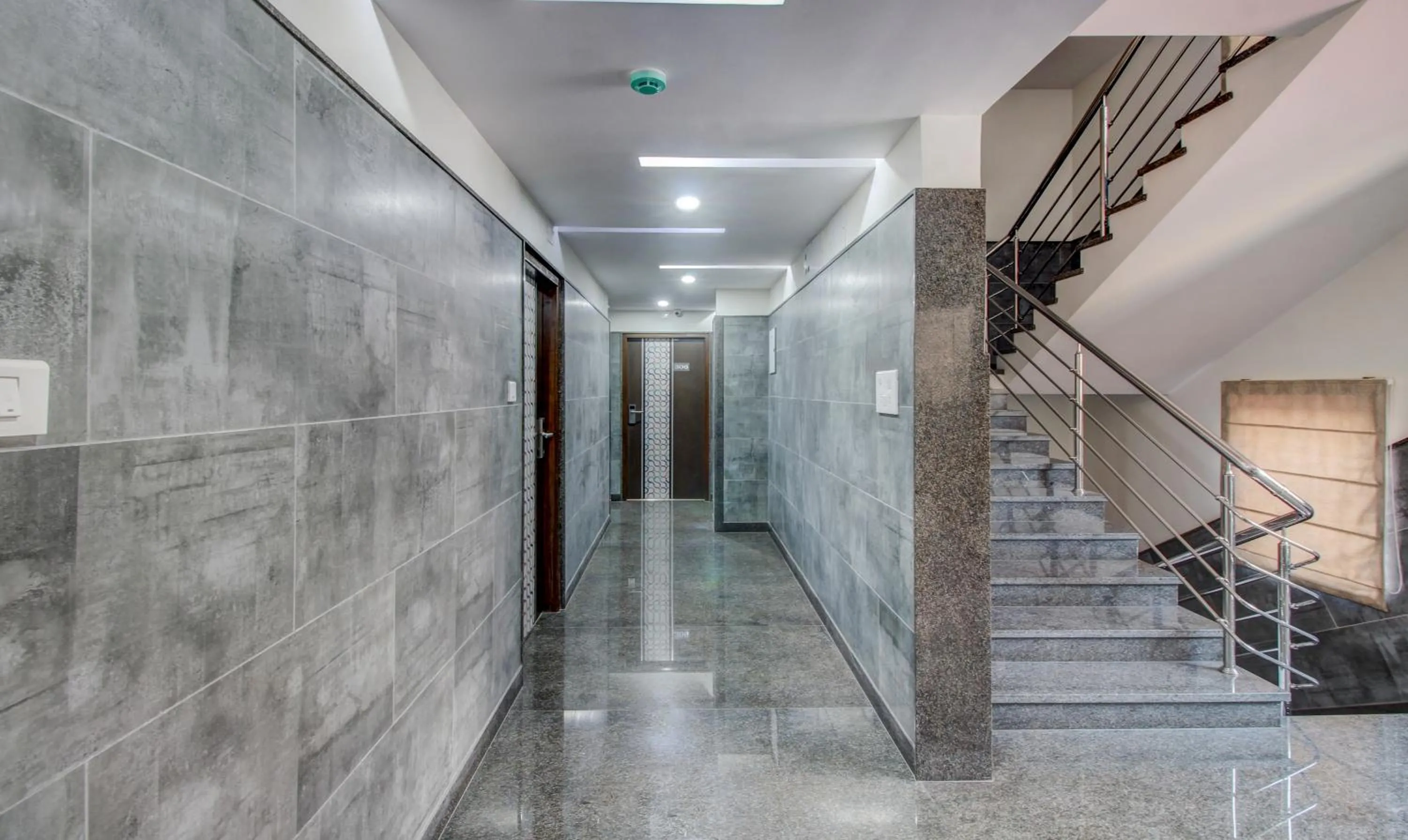 Lobby or reception in Treebo Sampradaya Bistro, Mailasandra