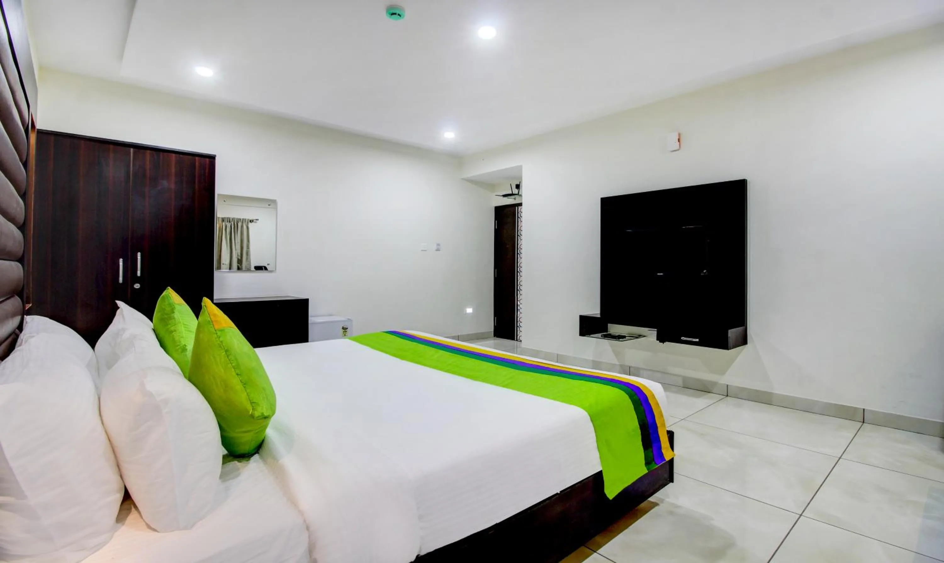 Bedroom, Bed in Treebo Sampradaya Bistro, Mailasandra